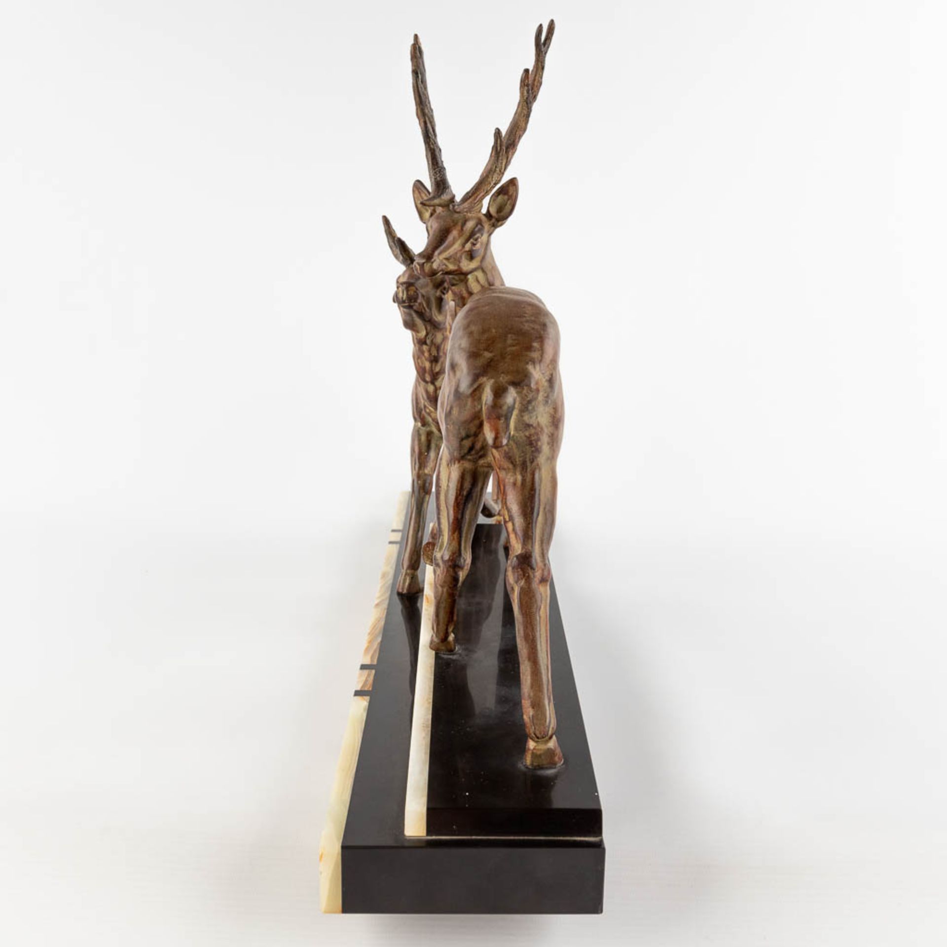 Deer and dogs, two spelter figurines mounted on marble. Art Deco. (D:12,5 x W:66 x H:42 cm) - Bild 5 aus 18