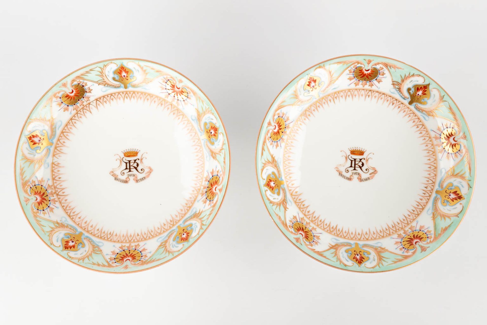 A set of 2 tazza and 6 plates, Count 'De Kerckhove', Brussel. 19th C. (H:13,5 x D:22,5 cm) - Image 4 of 15