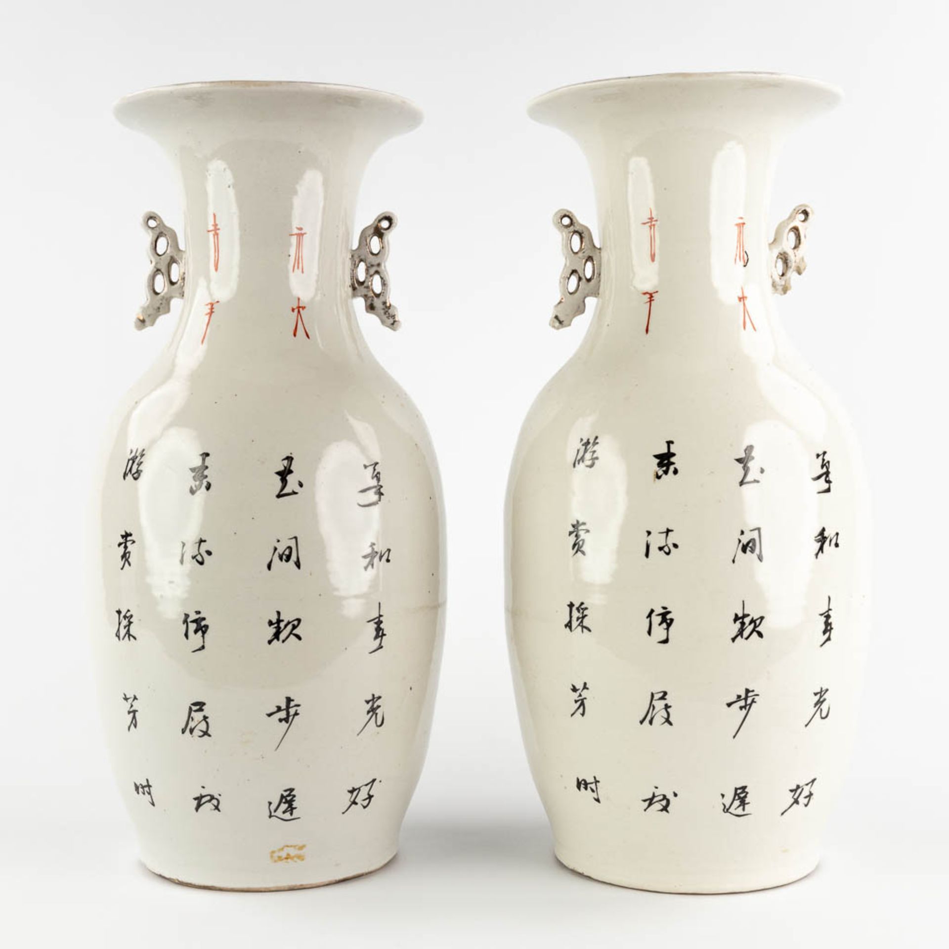 Three Chinese vases, Famille Rose decor of Ladies in the garden and antiquities. 20th C. (H:43 x D:1 - Bild 16 aus 23