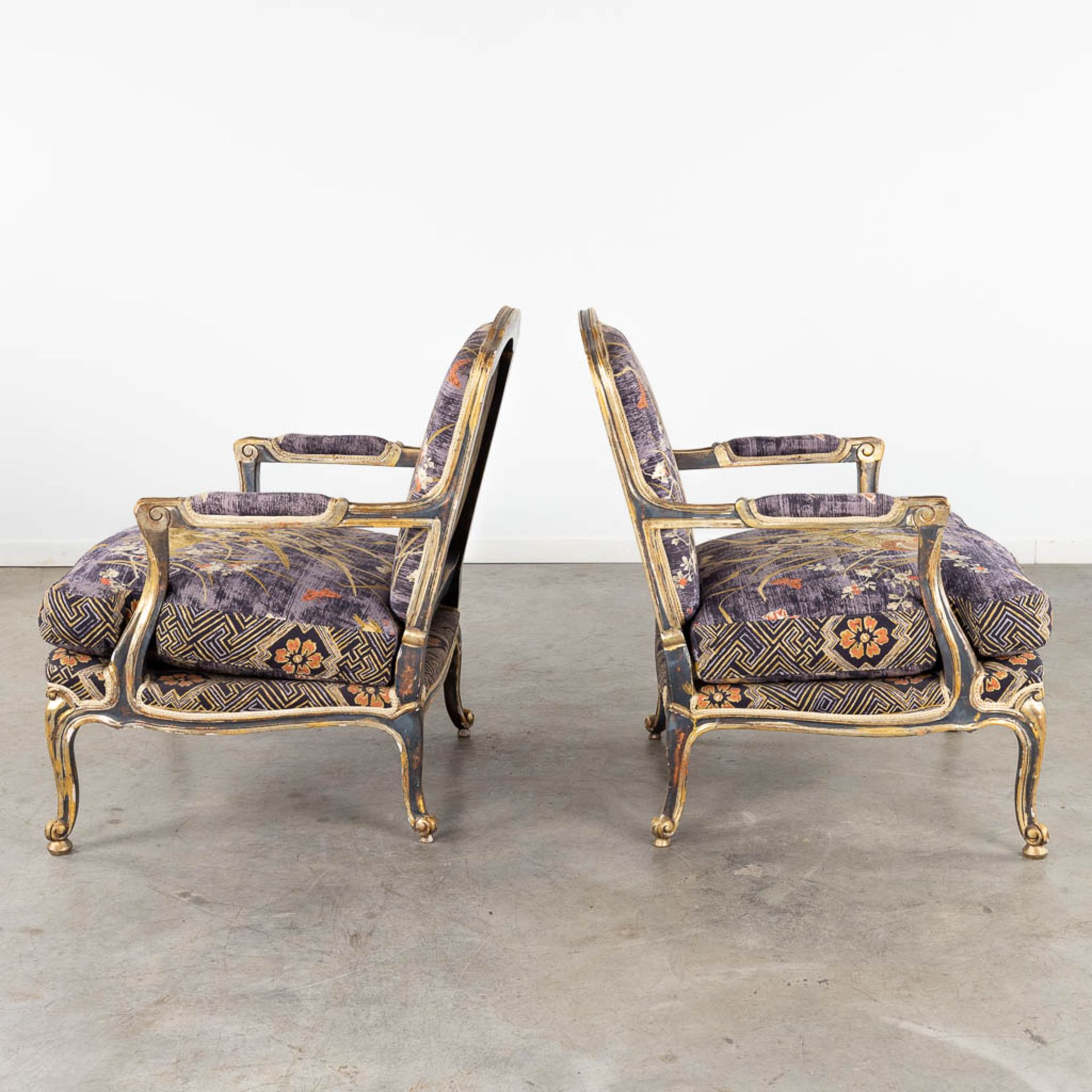 A pair of patinated Louis XV-style armchairs, fabric decorated with pheasants. (D:75 x W:75 x H:88 c - Image 4 of 15