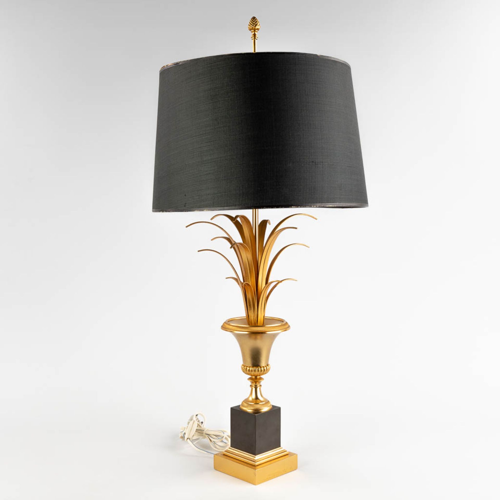 A table lamp, probably made by Boulanger S.A. Hollywood Regency style, 20th C. (H:75 x D:33 cm) - Image 3 of 9