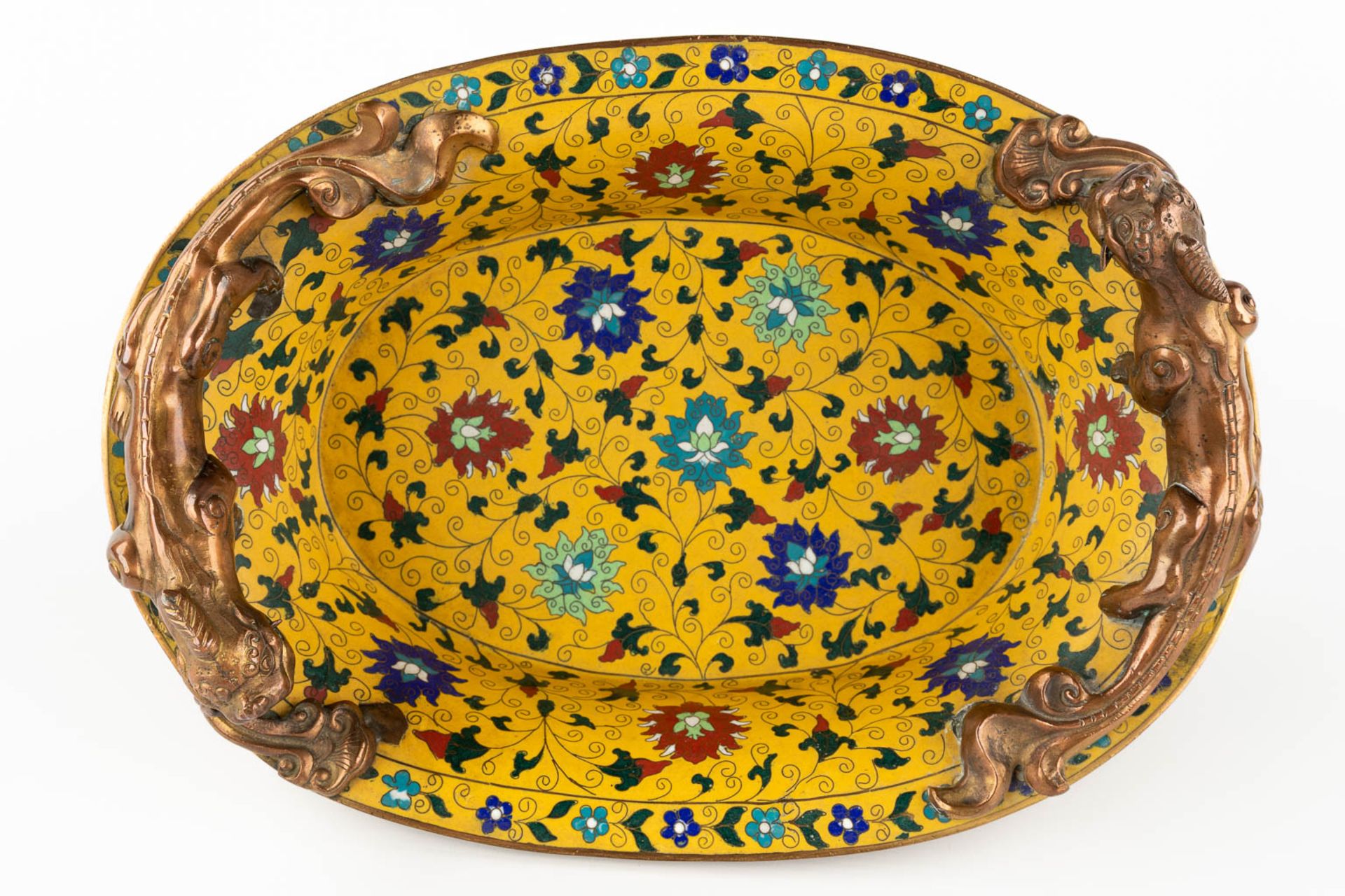 A Chinese cloisonné bronze bowl, mounted with dragons and finished with floral decor. (D:25,5 x W:36 - Image 7 of 13