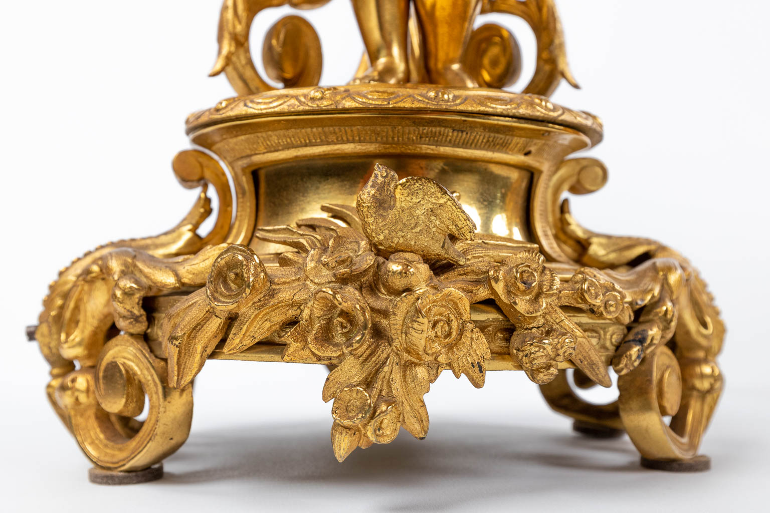 A fine three-piece mantle garniture, gilt bronze, reclined lady, man and candelabra with putti, 19th - Image 5 of 18