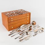 A 134-piece silver-plated cutlery in a storage box. Louis XV style. (D:31 x W:46 x H:24,5 cm)