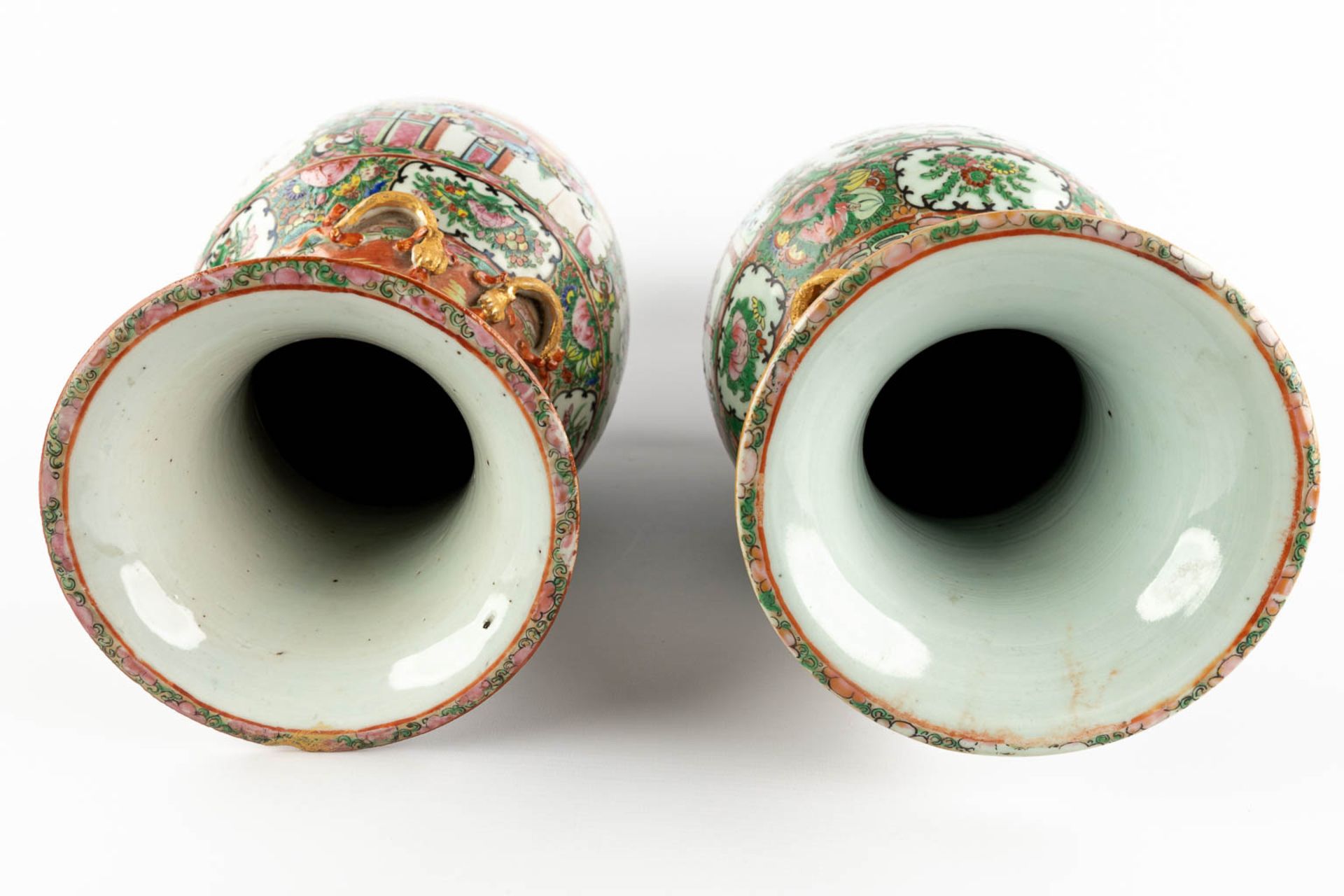 Two Chinese Canton vases, 19th/20th C. (H:45 x D:20 cm) - Image 7 of 14