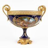 Sèvres, a bowl on a stand, mounted with bronze and hand-painted flower decor. 20th C. (D:24 x W:44 x