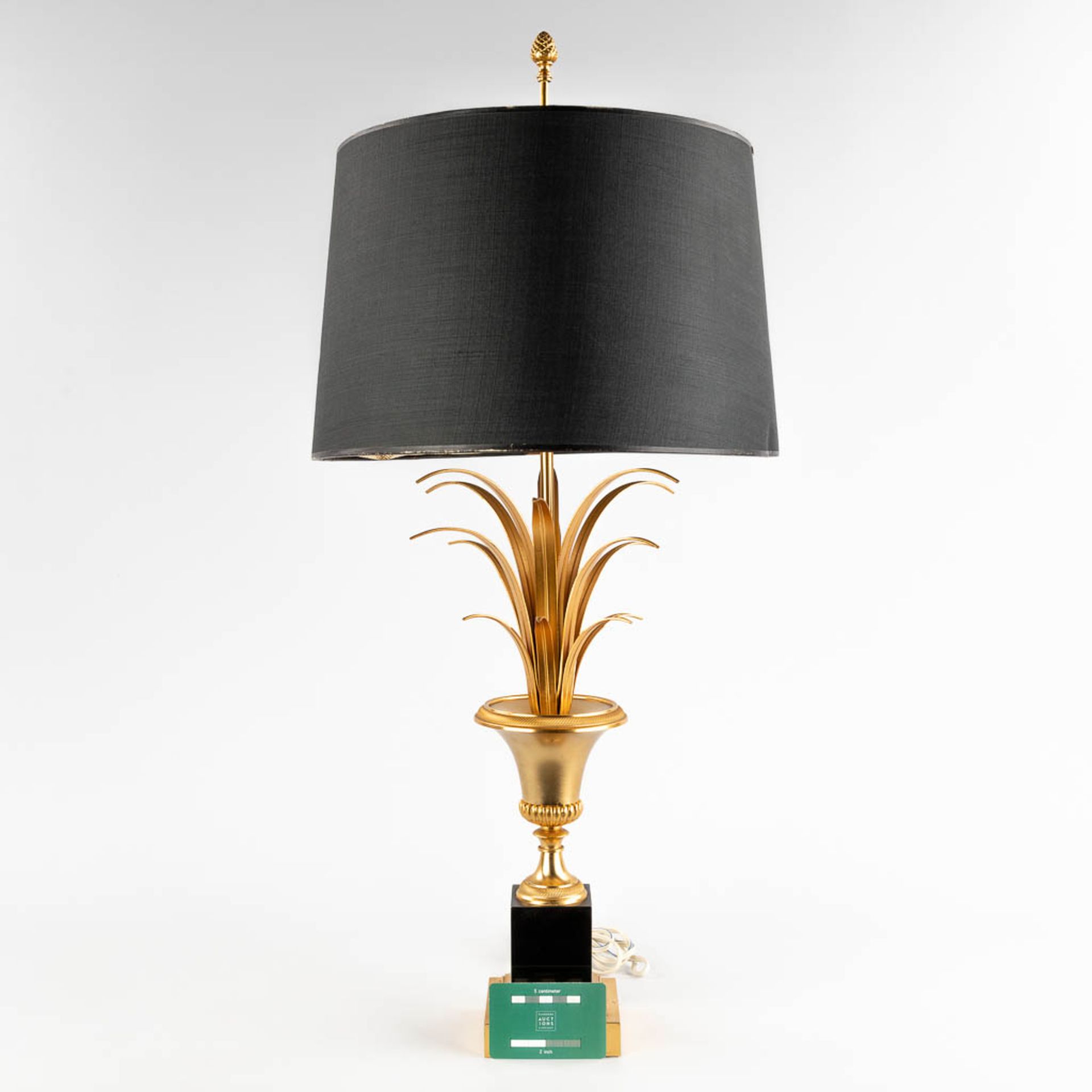 A table lamp, probably made by Boulanger S.A. Hollywood Regency style, 20th C. (H:75 x D:33 cm) - Image 2 of 9