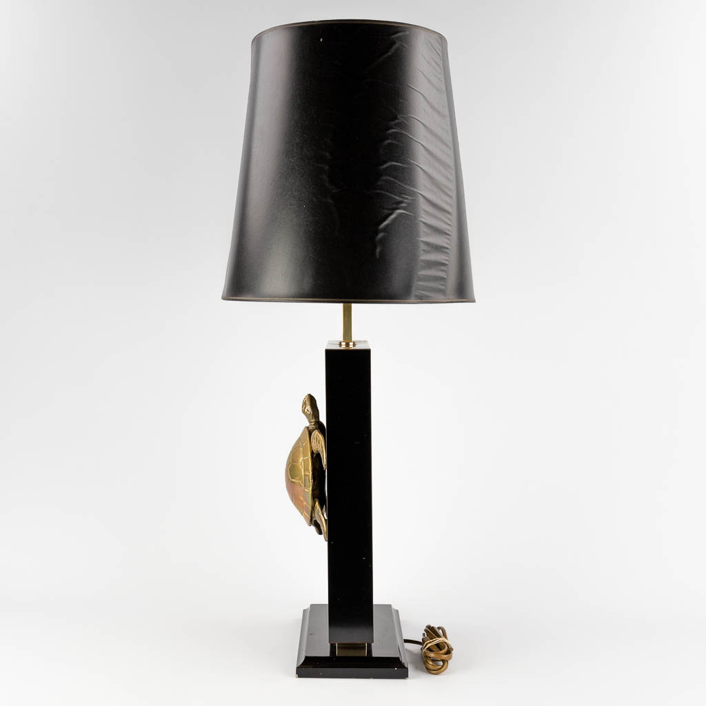 A table lamp with brass turtle, Hollywood Regency style. Circa 1980. (D:15 x W:26,5 x H:57 cm) - Image 6 of 12