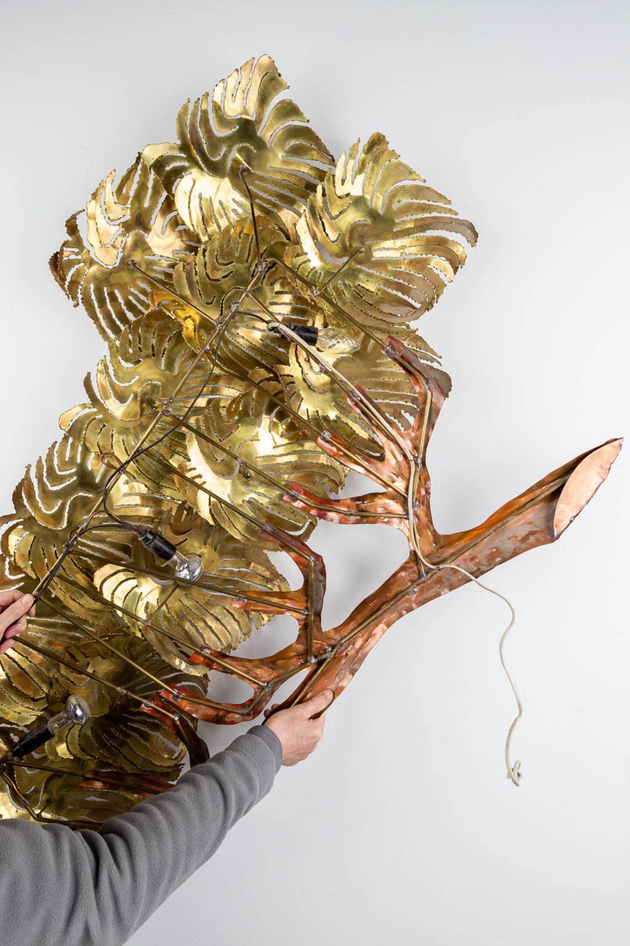 Daniel DHAESELEER (XX-XXI) 'Palm tree wall lamp' brass and copper. (W:120 x H:81 cm) - Image 8 of 9