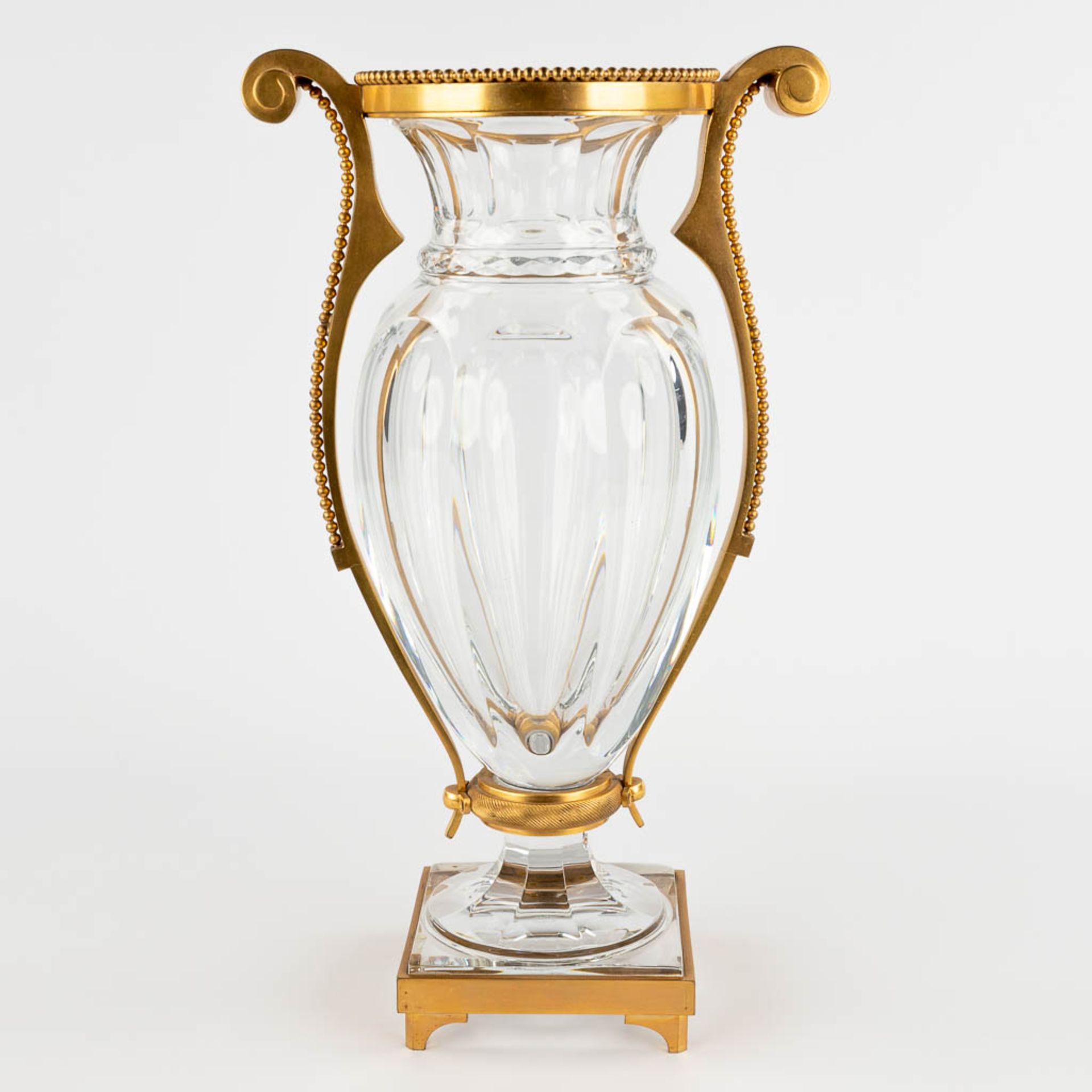 Baccarat, a large crystal vase mounted with gilt bronze. 20th C. (D:14 x W:22 x H:38,5 cm) - Image 5 of 12