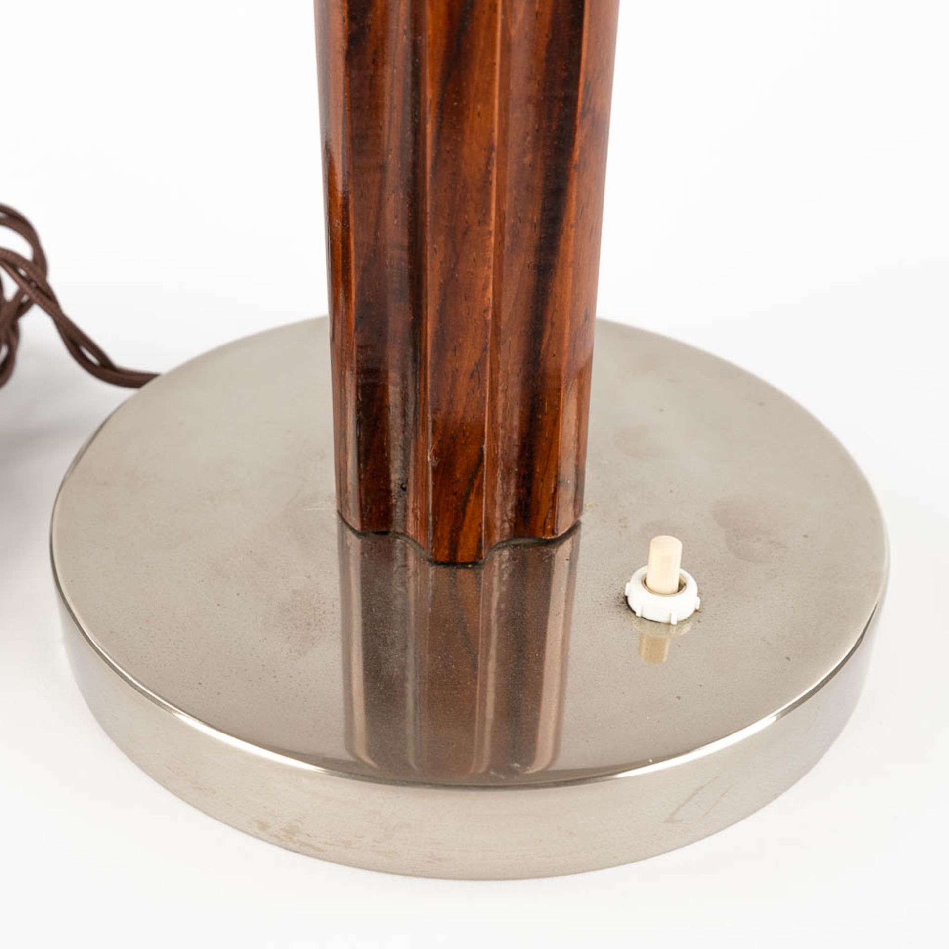 A table lamp, Chrome and wood, probably Germany or The Netharlands, circa 1960. (H:45 x D:35 cm) - Image 7 of 10