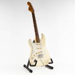 Fender, a left-handed guitar. Circa 1980. (D:32,5 x W:100 cm)
