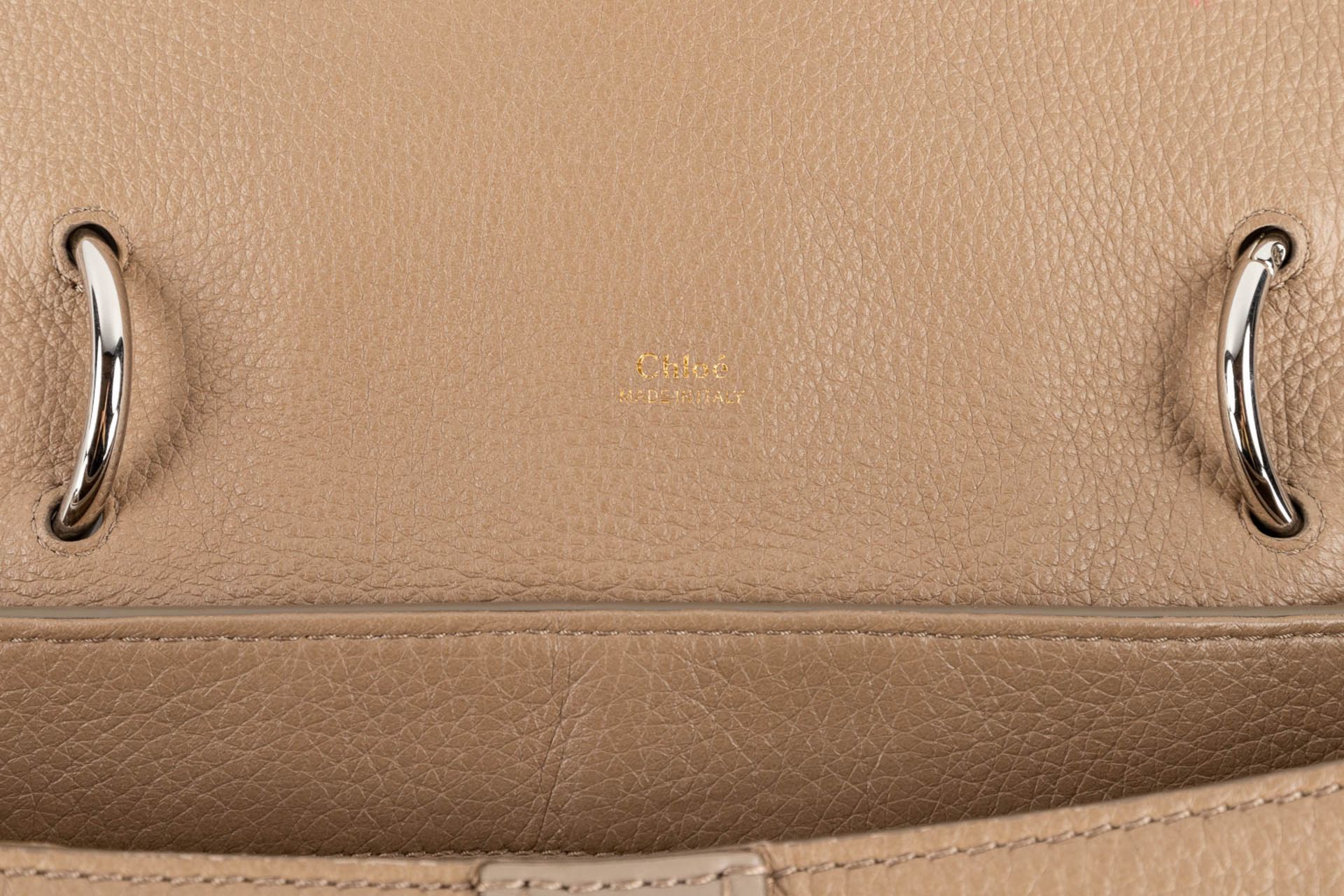 Chloé, a handbag made of brown leather. (W:38 x H:32 cm) - Bild 14 aus 19