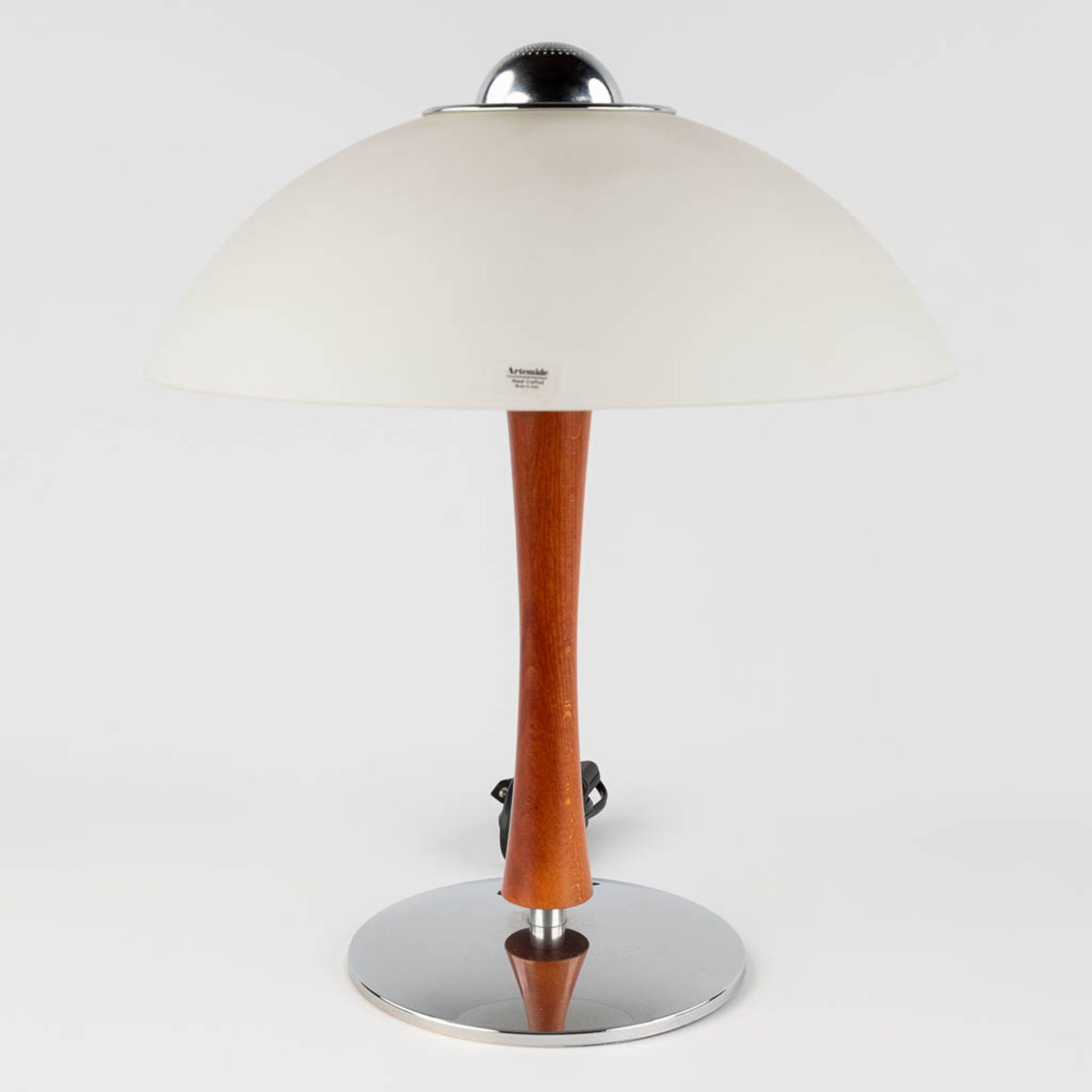 Artemide 'Arcadia' a table lamp. Glass and wood. 20th C. (H:43 x D:37 cm) - Image 3 of 12