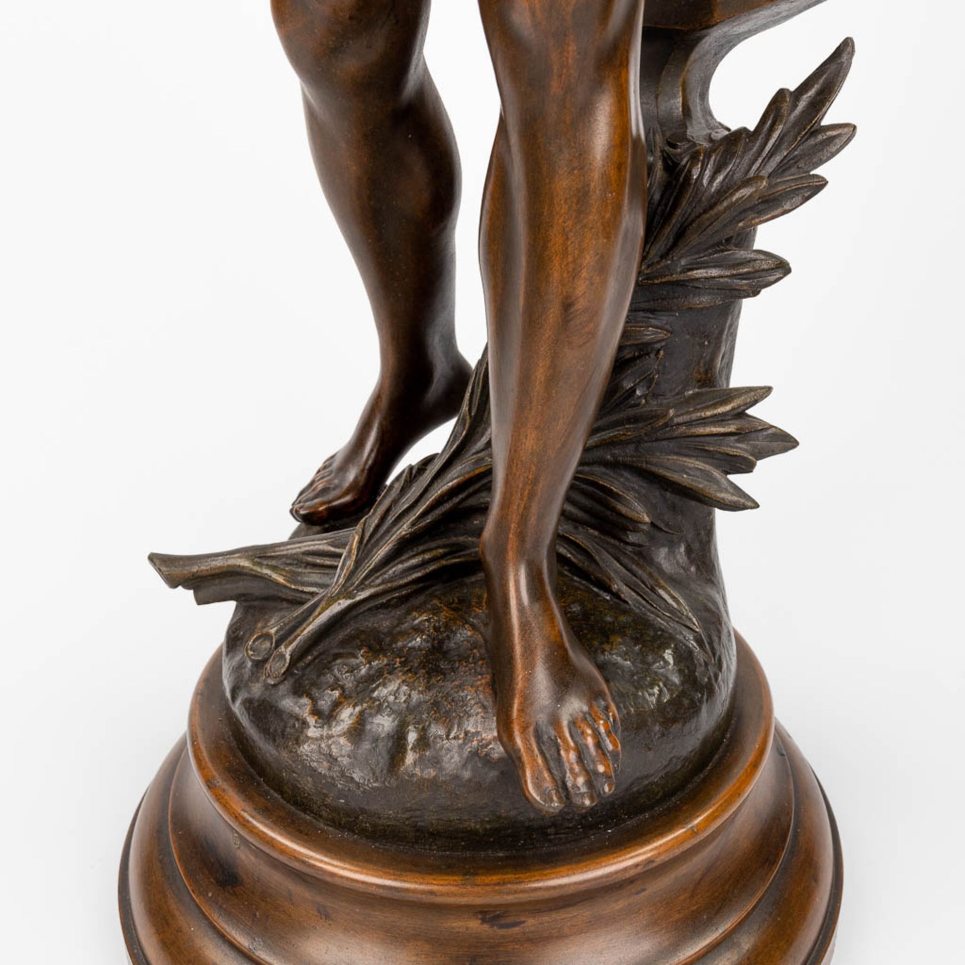 Charles Théodore PERRON (1862-1934) 'Le Travail' A lamp, patinated spelter. Circa 1900. (H:147 x D:3 - Image 8 of 10