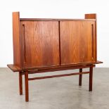 Een mid-century bar cabinet, teak veneer. Circa 1960 (D:39 x W:144 x H:123 cm)