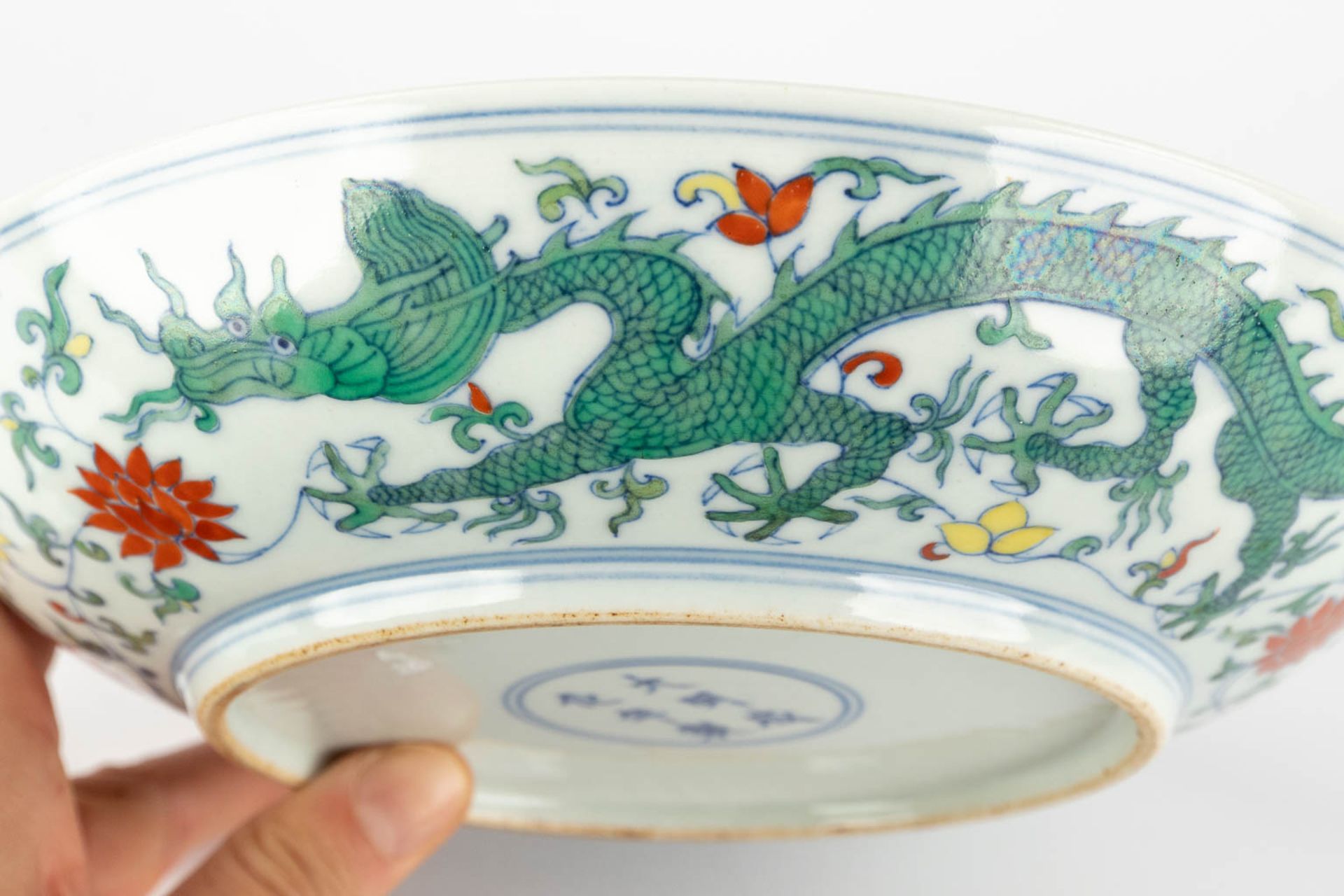 A pair of Chinese famille verte plates with a dragon decor. 20th C. (D:21 cm) - Bild 10 aus 11