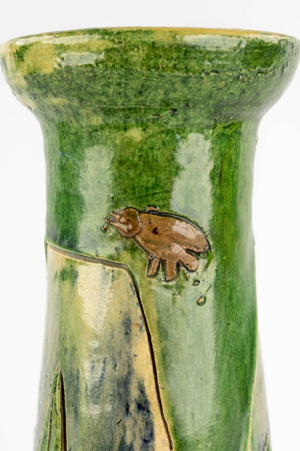 A Vase, Flemish Earthenware decorated with flowers and bees, Torhout. (H:44 x D:24 cm) - Bild 13 aus 13