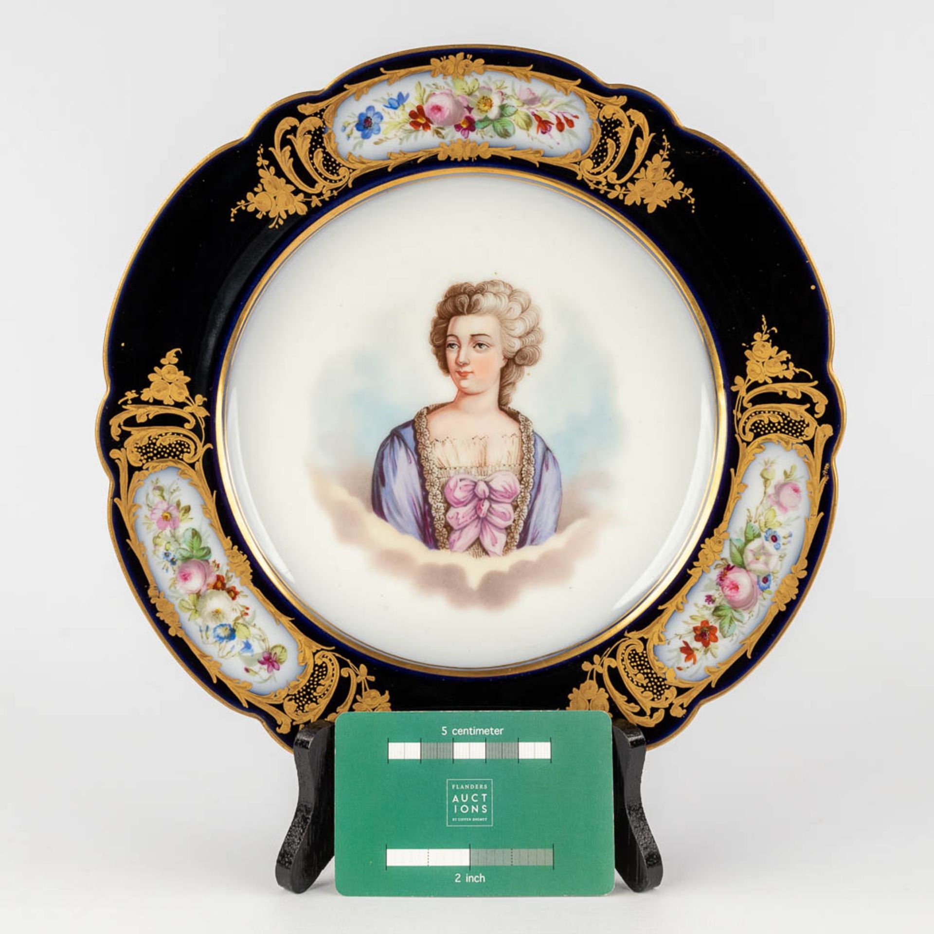 A display plate 'Madame de Pompadour' probably made in the UK. (D:24 cm) - Image 2 of 11