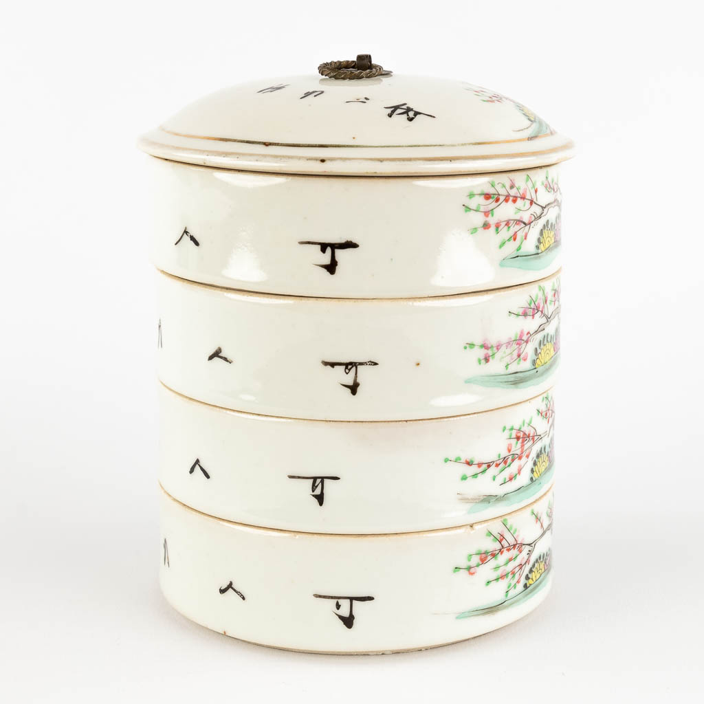 Four stackable Chinese storage pots, decorated with ladies, 19th/20th C. (H:15 x D:12 cm) - Image 4 of 12
