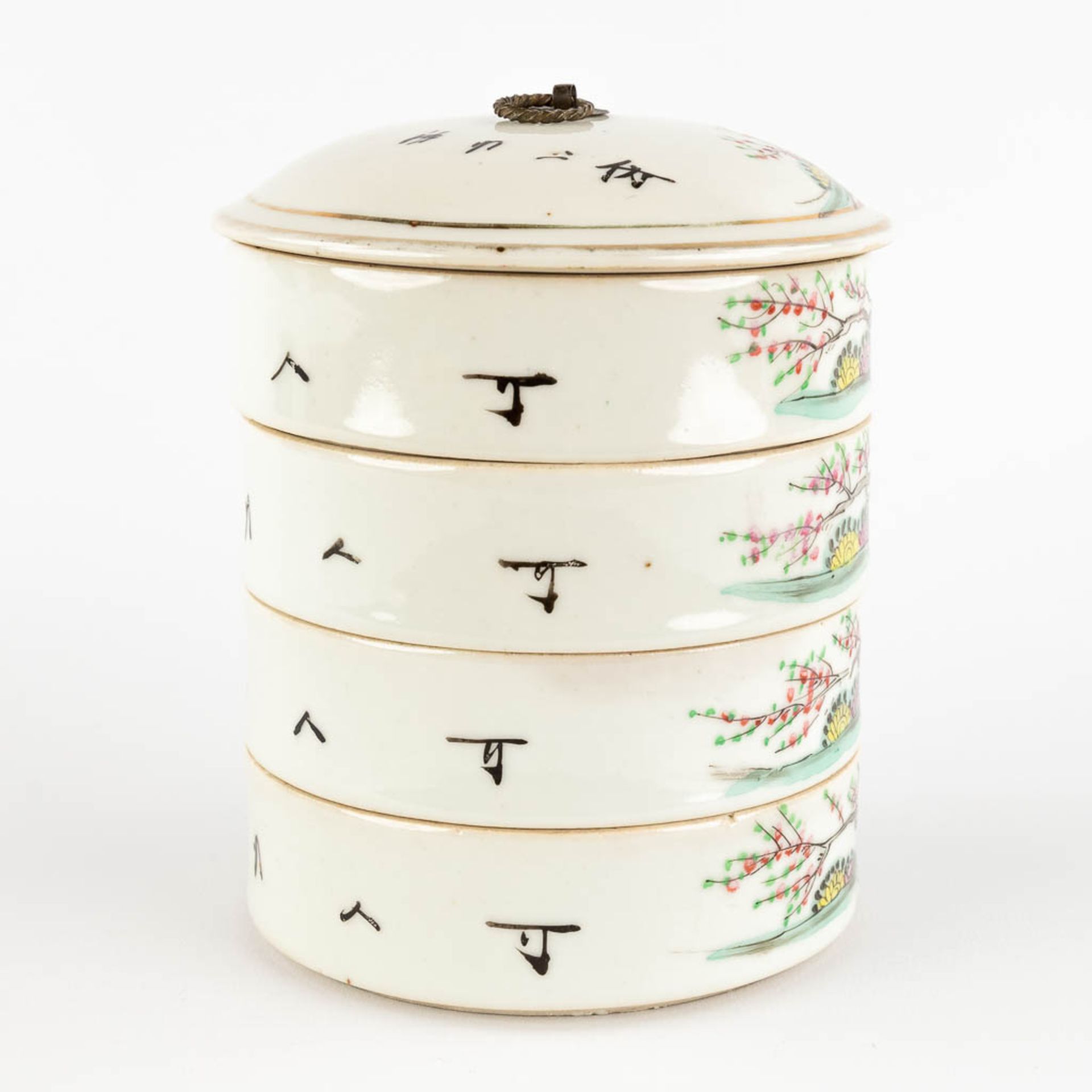 Four stackable Chinese storage pots, decorated with ladies, 19th/20th C. (H:15 x D:12 cm) - Image 4 of 12