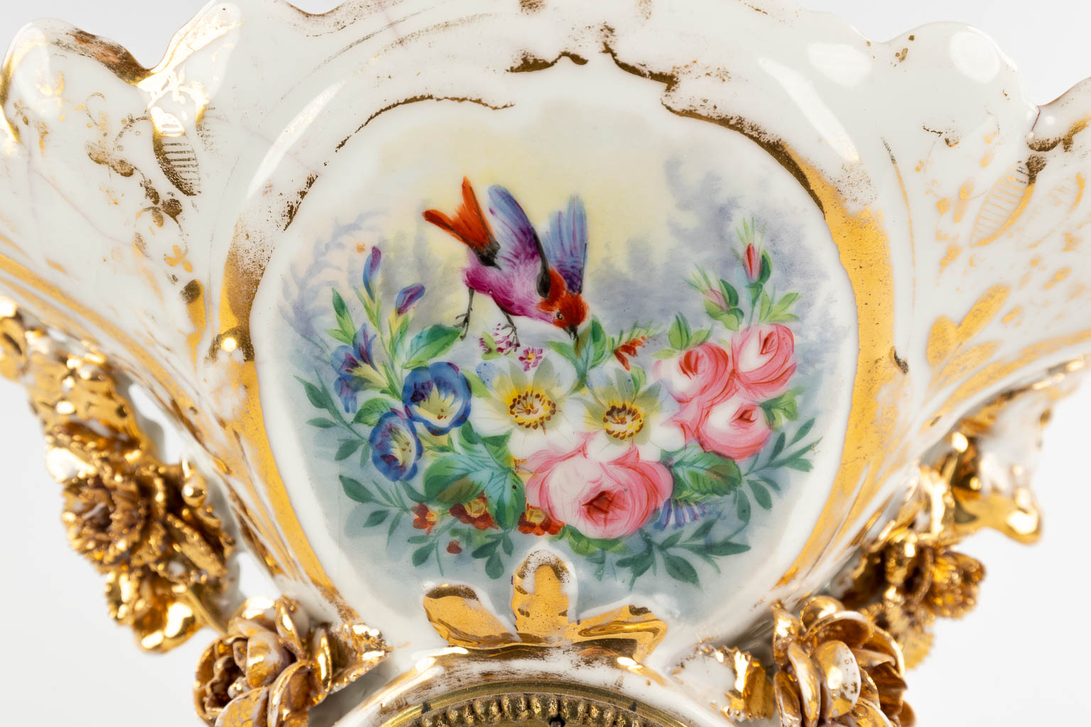 Vieux Bruxelles, a mantle clock with a hand-painted floral decor. 19th C. (D:13 x W:26 x H:31 cm) - Image 7 of 14