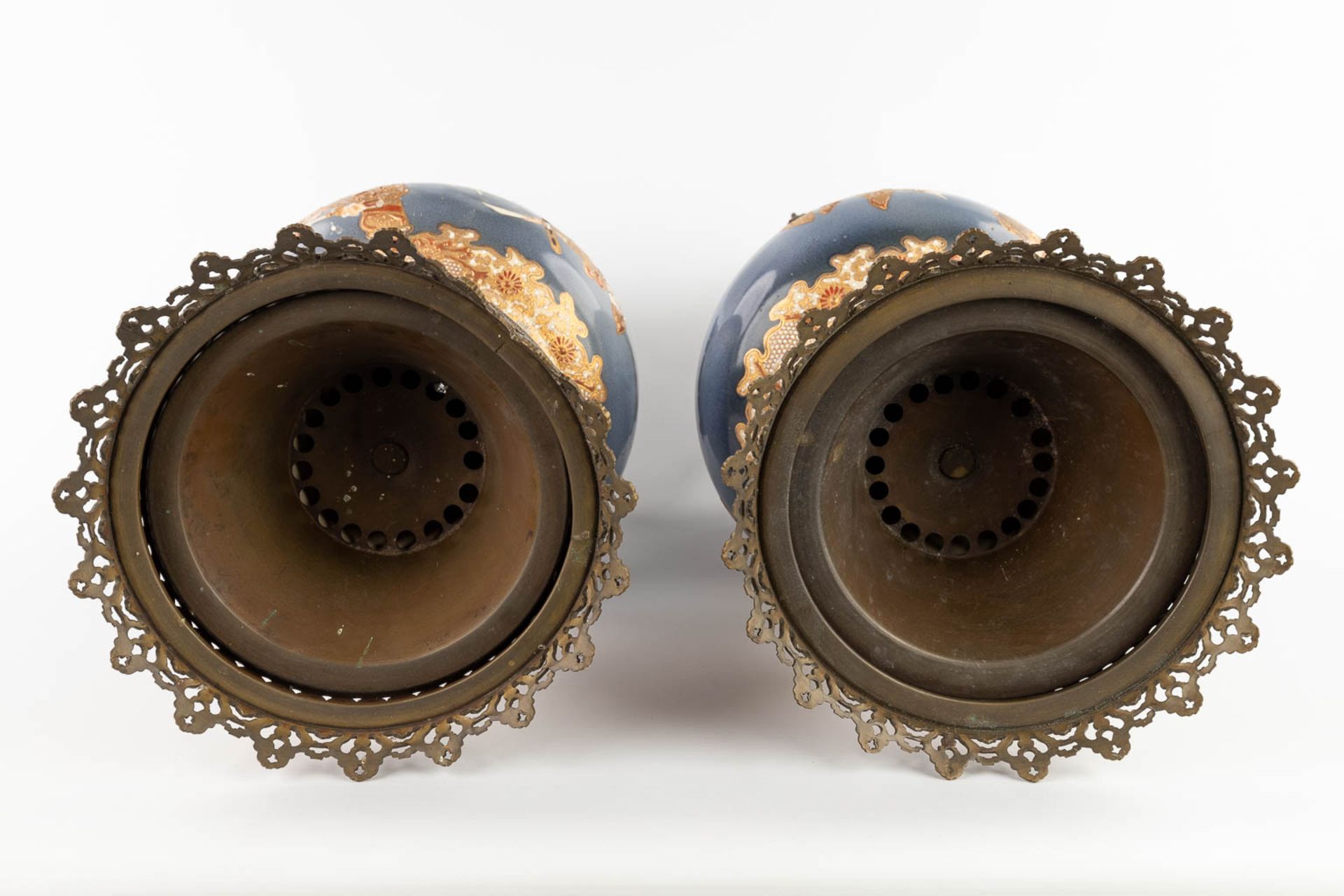 A pair of Japanese Satsuma vases, mounted with brass. Circa 1900. (H:58 x D:26 cm) - Bild 7 aus 18