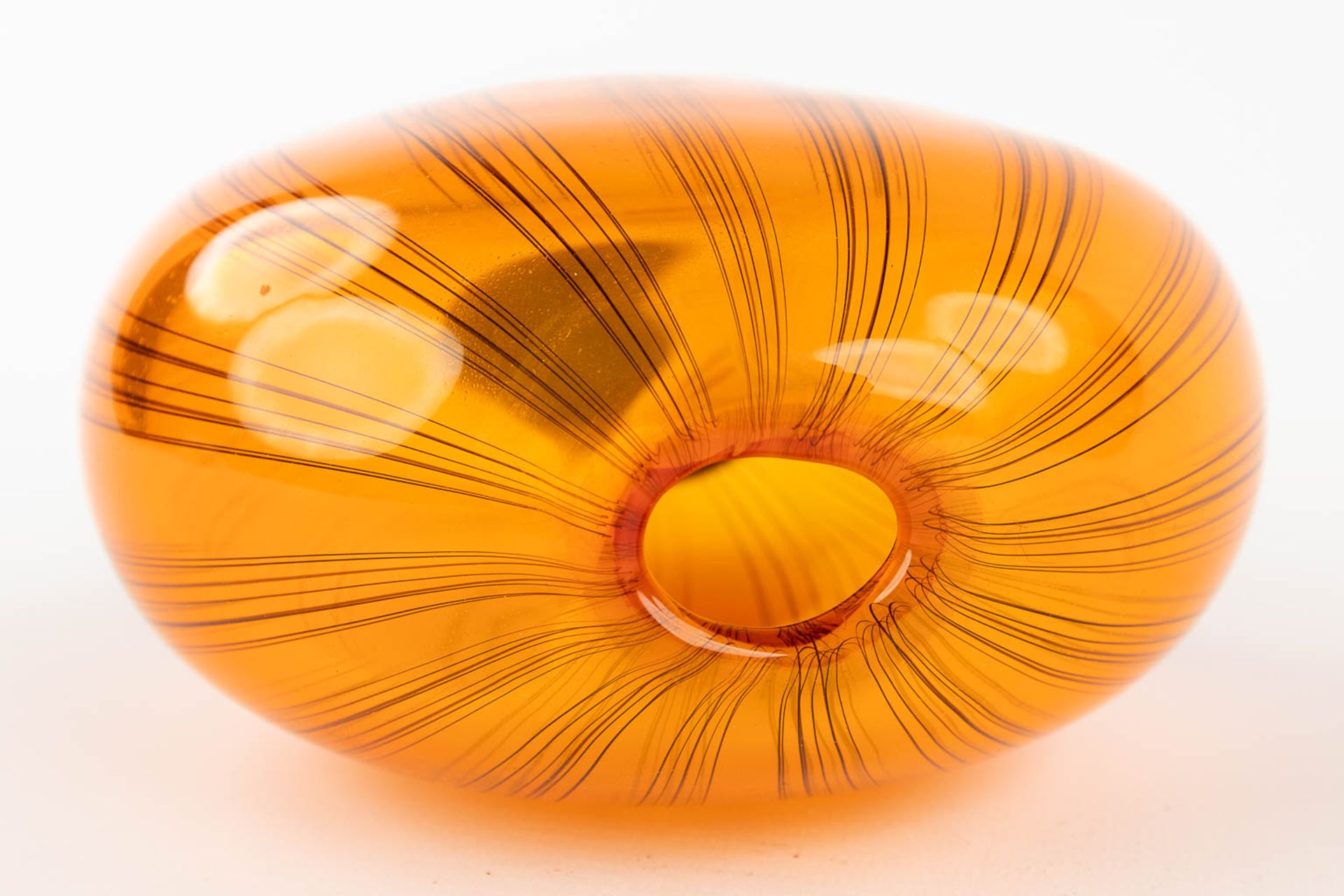 Seguso Viro, Murano, an orange glass vase. (D:8 x W:15 x H:16 cm) - Image 7 of 10