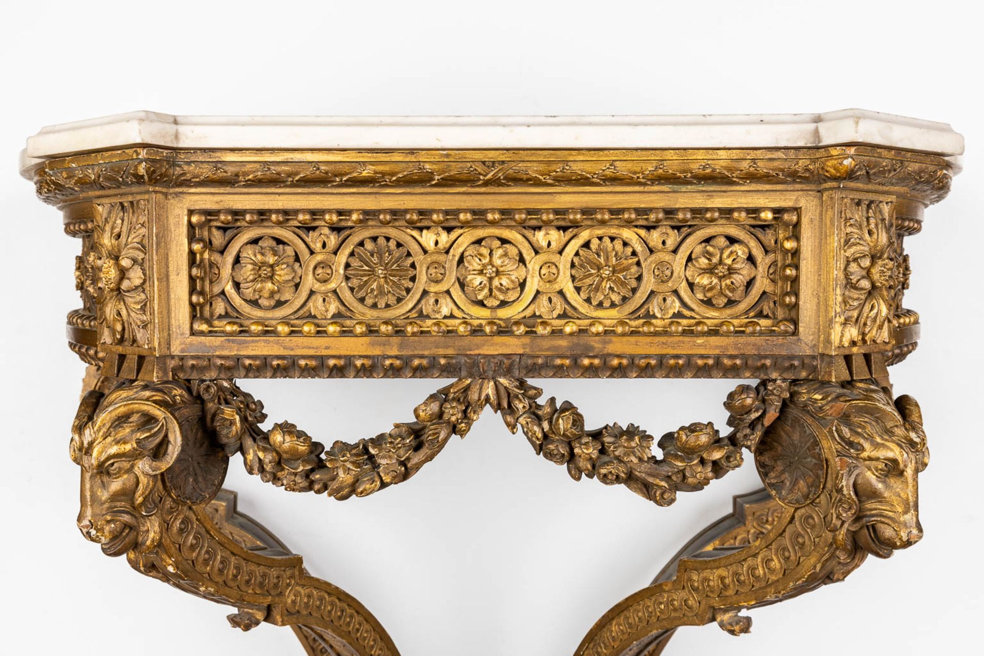 A console table with ram's heads, gilt and sculptured wood and a Carrara marble top. 19th C. (D:41 x - Image 7 of 15