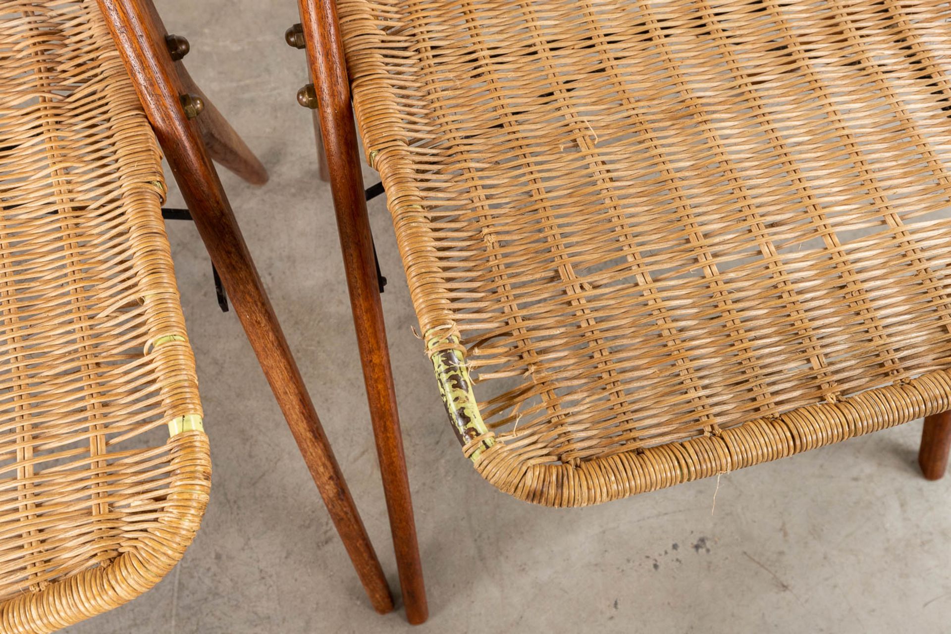 A mid-century table and 6 chairs, rotan and metal, teak wood. Circa 1960. (D:86 x W:160 x H:76 cm) - Image 25 of 31