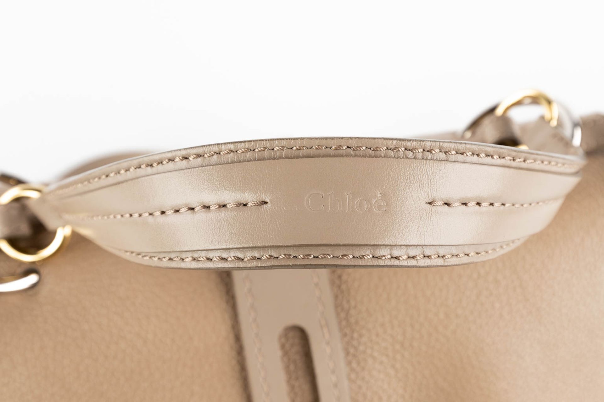 Chloé, a handbag made of brown leather. (W:38 x H:32 cm) - Image 10 of 19