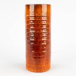 Elisabeth VANDEWEGHE (1946) 'Vase with orange glaze' for Perignem. (H:25,5 x D:10,5 cm)