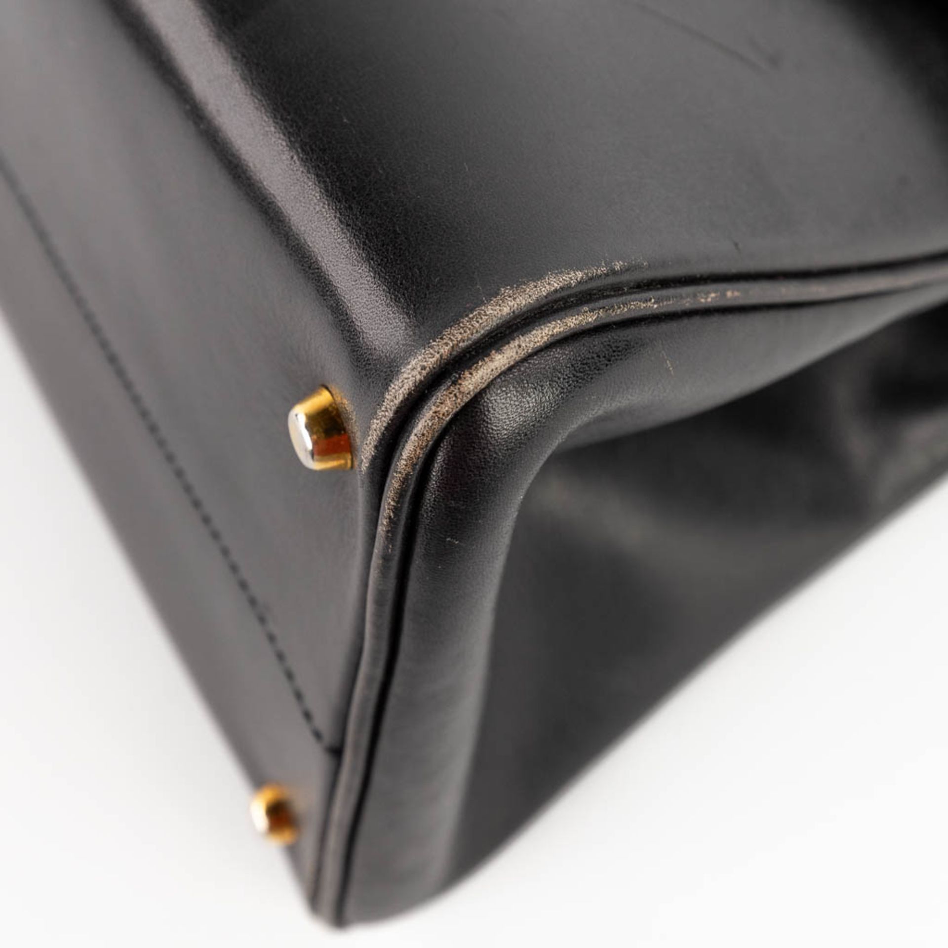 Delvaux, 'Brillant' PM a handbag, black leather with gold-plated hardware. (D:15 x W:28 x H:21 cm) - Bild 21 aus 22