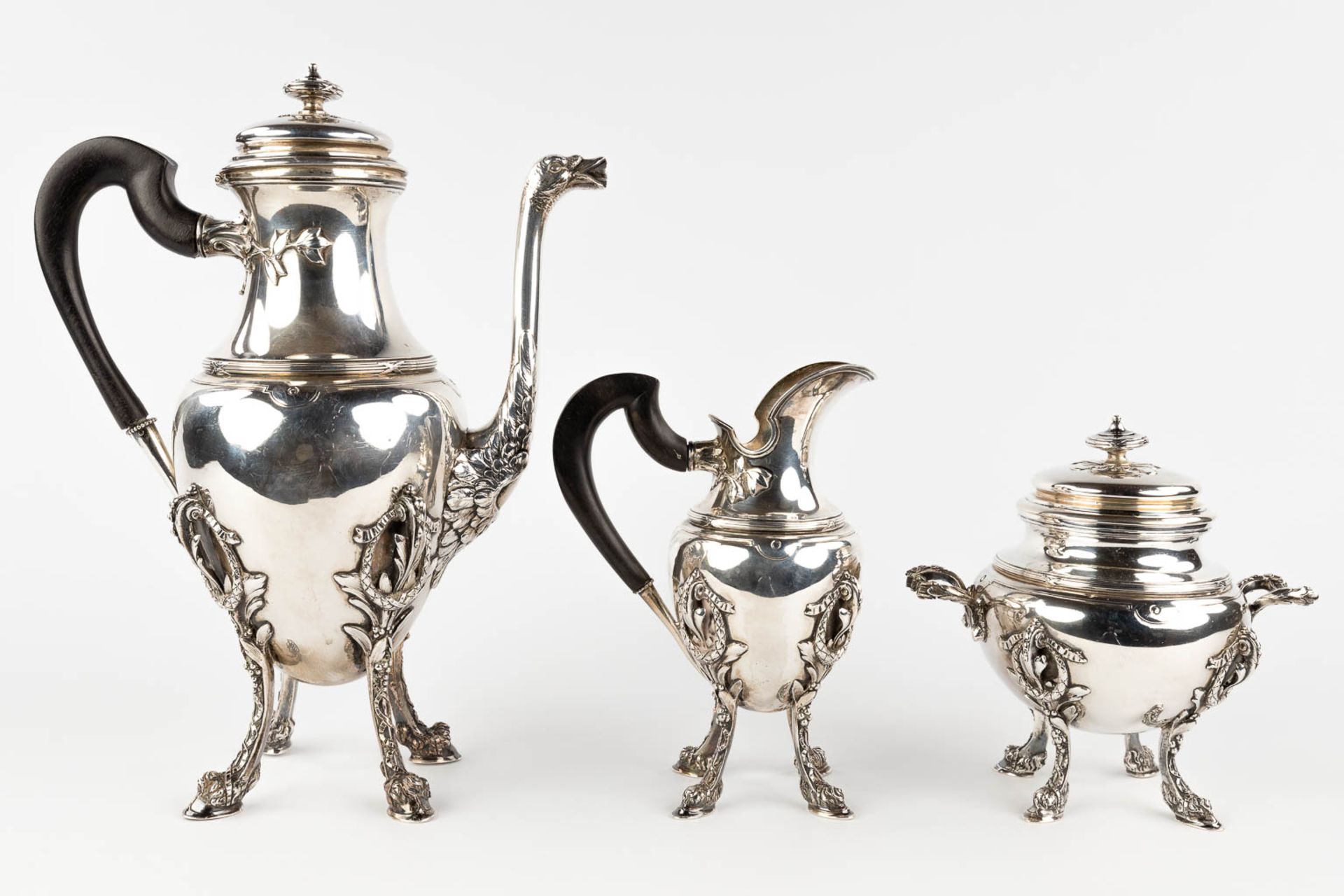 A coffee pot, milk jug and sugar pot, added a snuff box. Silver, 1800. Gross weight: 2180g. (D:12 x  - Bild 3 aus 21