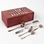 Vanstahl, a 103-piece silver-plated cutlery. Model Perles and mounted in a chest. (D:29 x W:52 x H:1