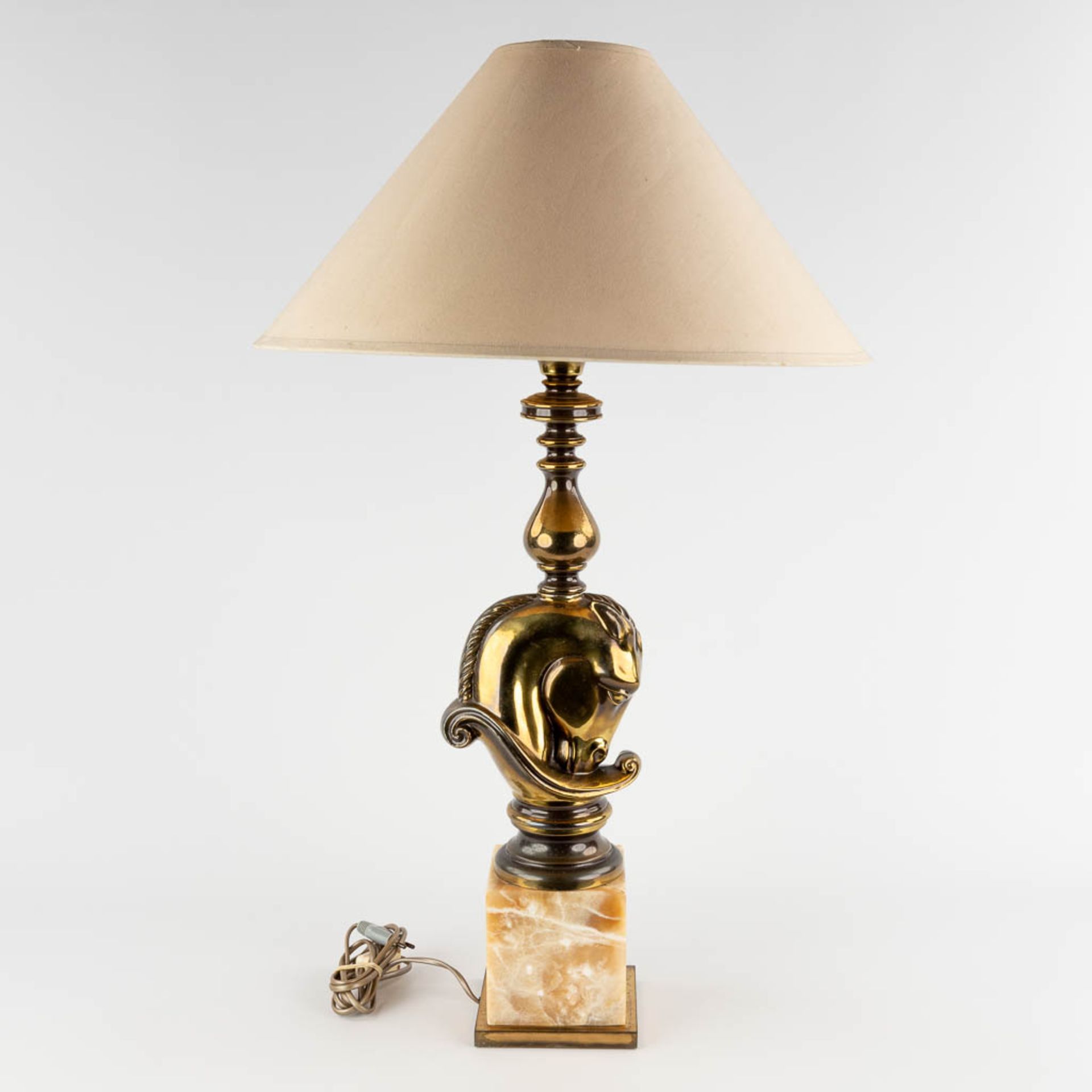 Deknudt, A table lamp with horse head, bronze on onyx. (D:14 x W:18 x H:60 cm) - Image 3 of 10
