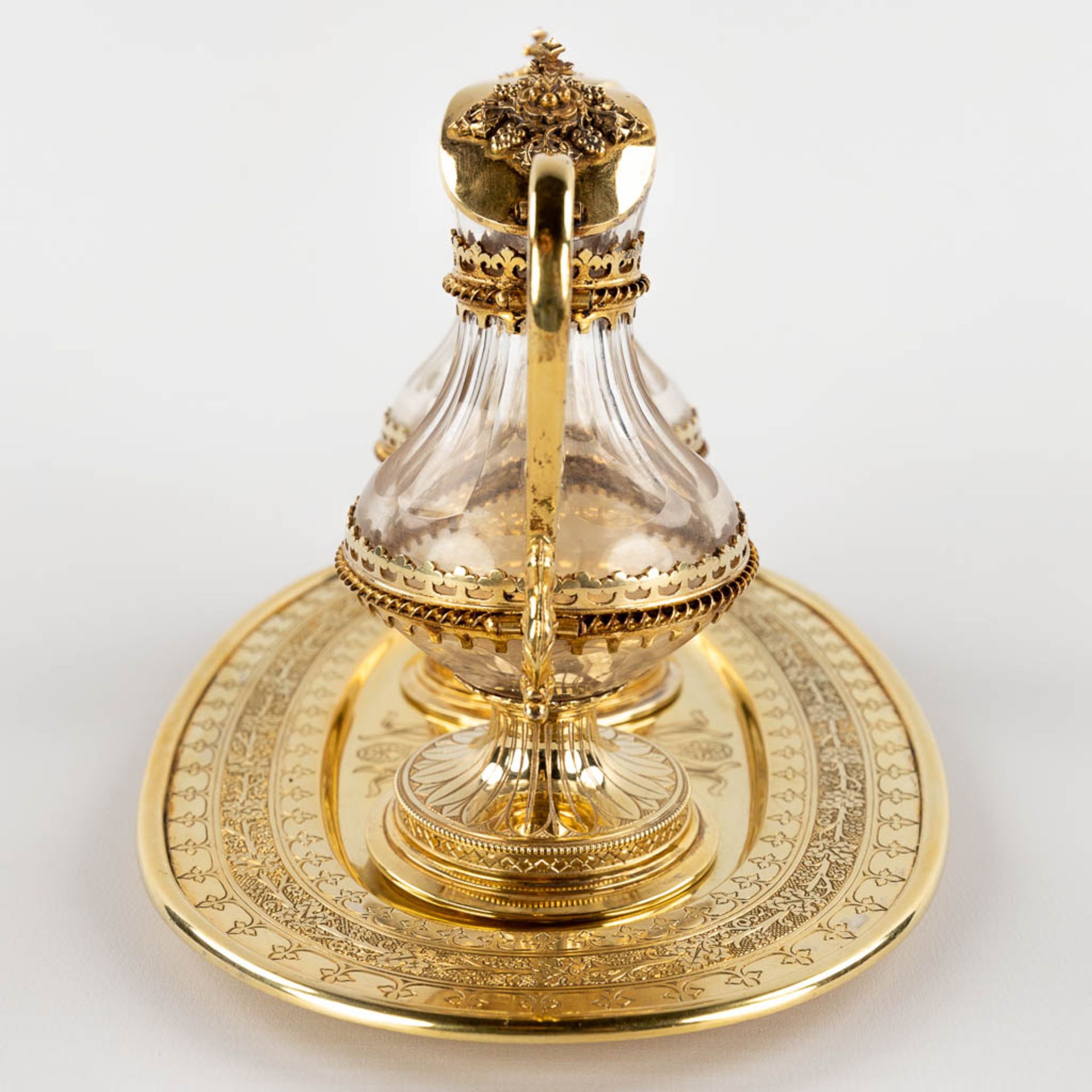 A set of wine and water cruets, gilt silver in the original case. Probably Bourdon, 19th C. (D:15,5 - Image 6 of 15