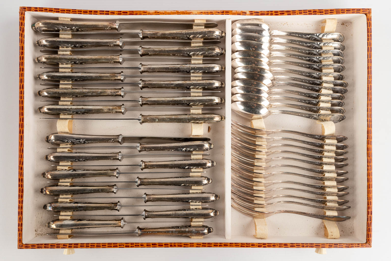 A 134-piece silver-plated cutlery in a storage box. Louis XV style. (D:31 x W:46 x H:24,5 cm) - Image 17 of 17