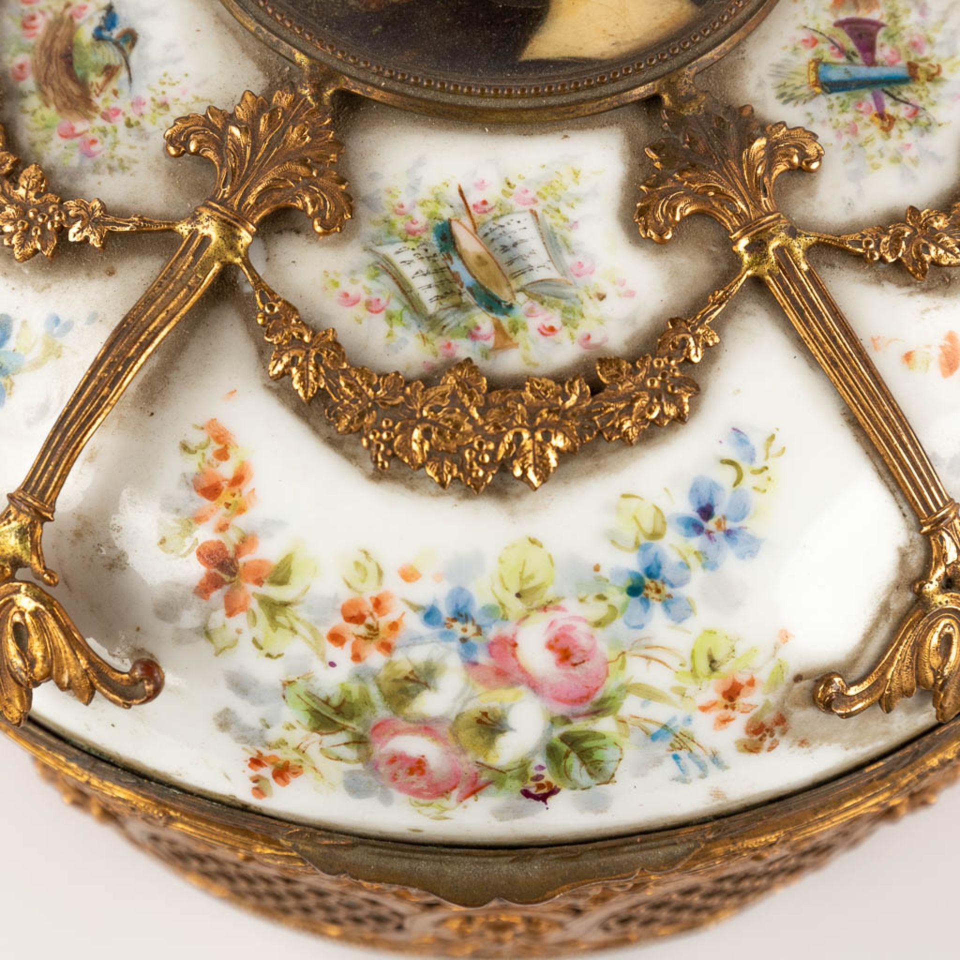 A porcelain Jewelry box, porcelain mounted with bronze. hand-painted flower decor. (H:12 x D:21 cm) - Image 8 of 12