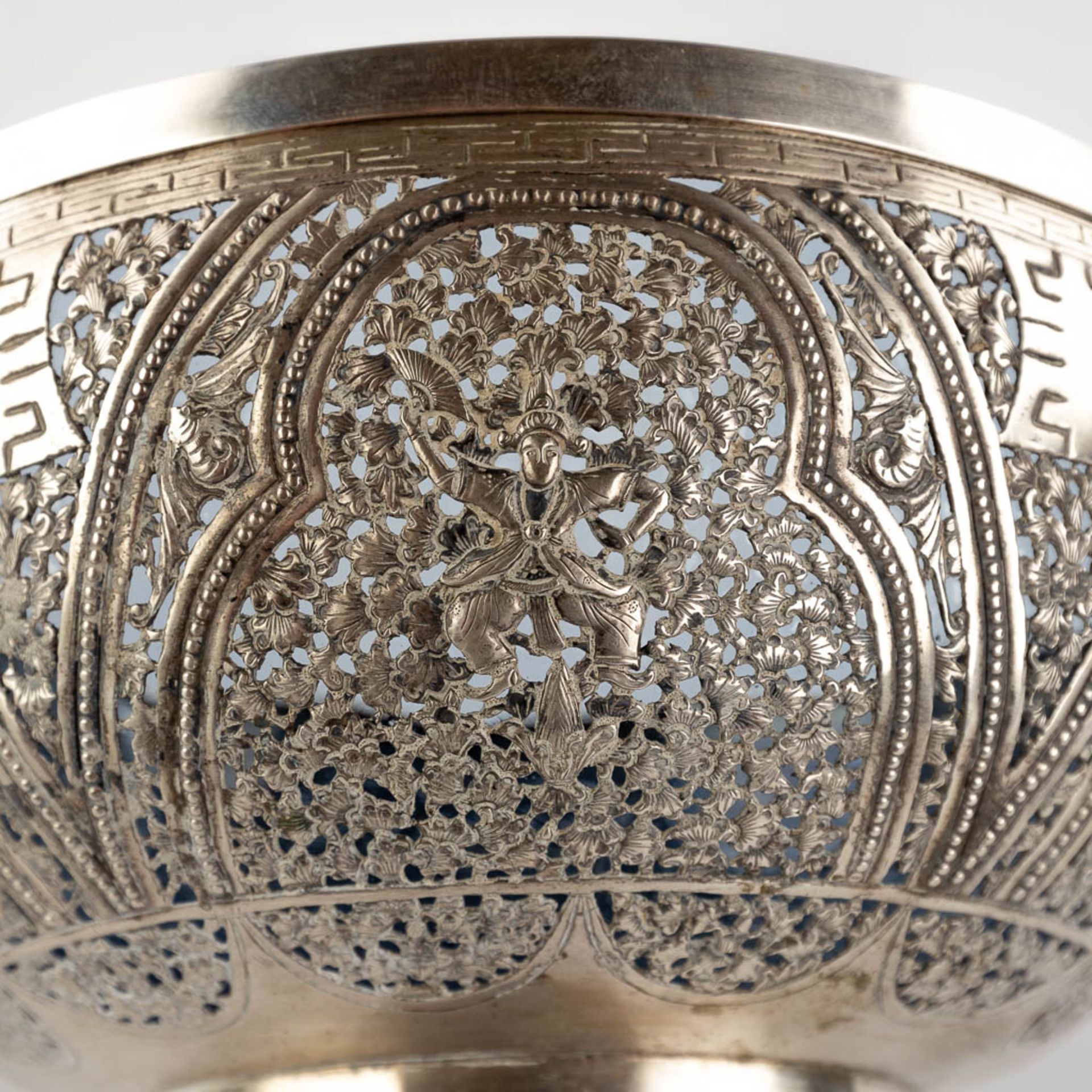 An Asian bowl, silver with a blue glass liner, decorated with bats and lotus flowers. 320g. (H:10 x - Image 10 of 10