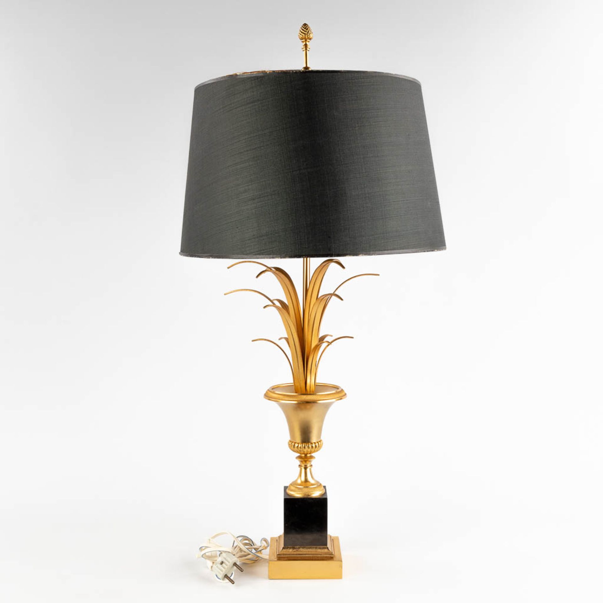 A table lamp, probably made by Boulanger S.A. Hollywood Regency style, 20th C. (H:75 x D:33 cm) - Image 4 of 9