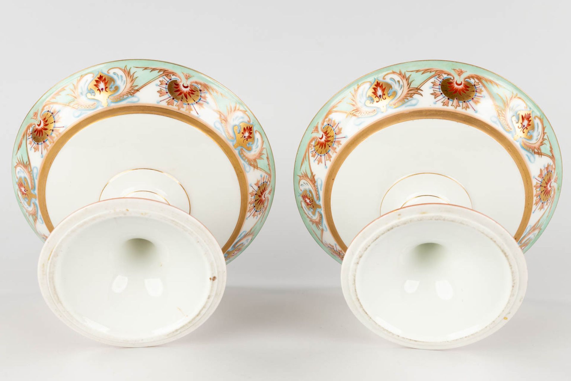 A set of 2 tazza and 6 plates, Count 'De Kerckhove', Brussel. 19th C. (H:13,5 x D:22,5 cm) - Image 8 of 15