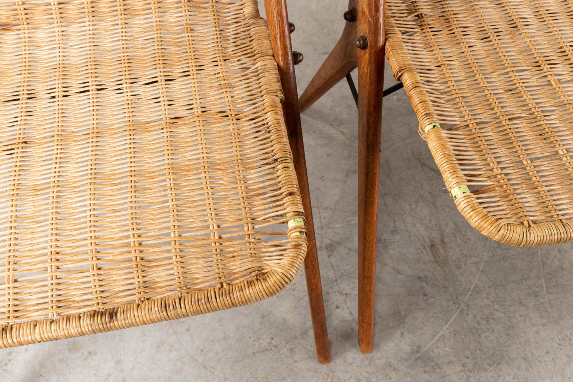 A mid-century table and 6 chairs, rotan and metal, teak wood. Circa 1960. (D:86 x W:160 x H:76 cm) - Image 24 of 31