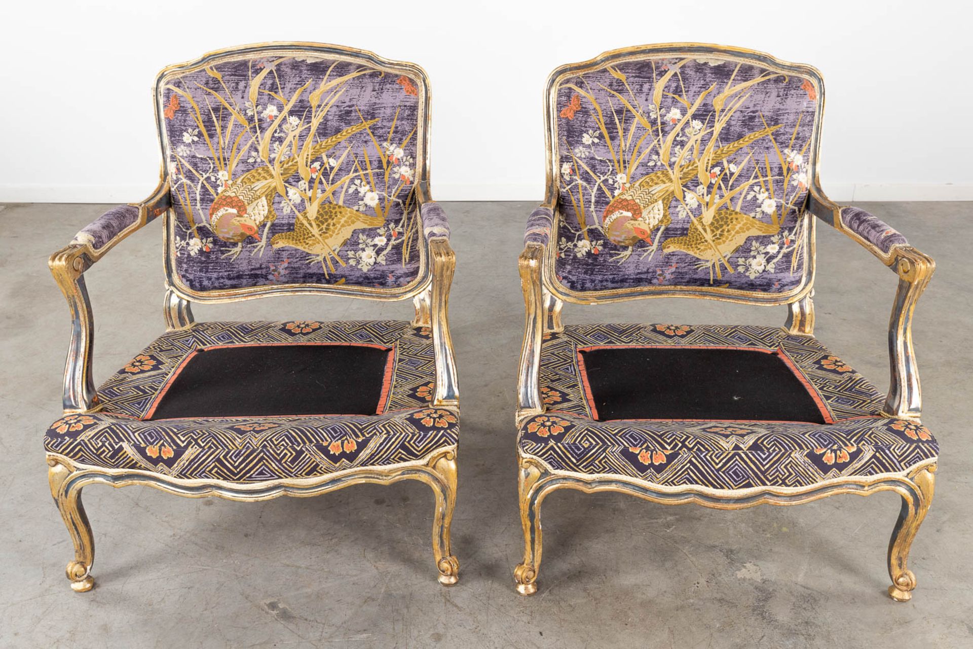 A pair of patinated Louis XV-style armchairs, fabric decorated with pheasants. (D:75 x W:75 x H:88 c - Image 7 of 15