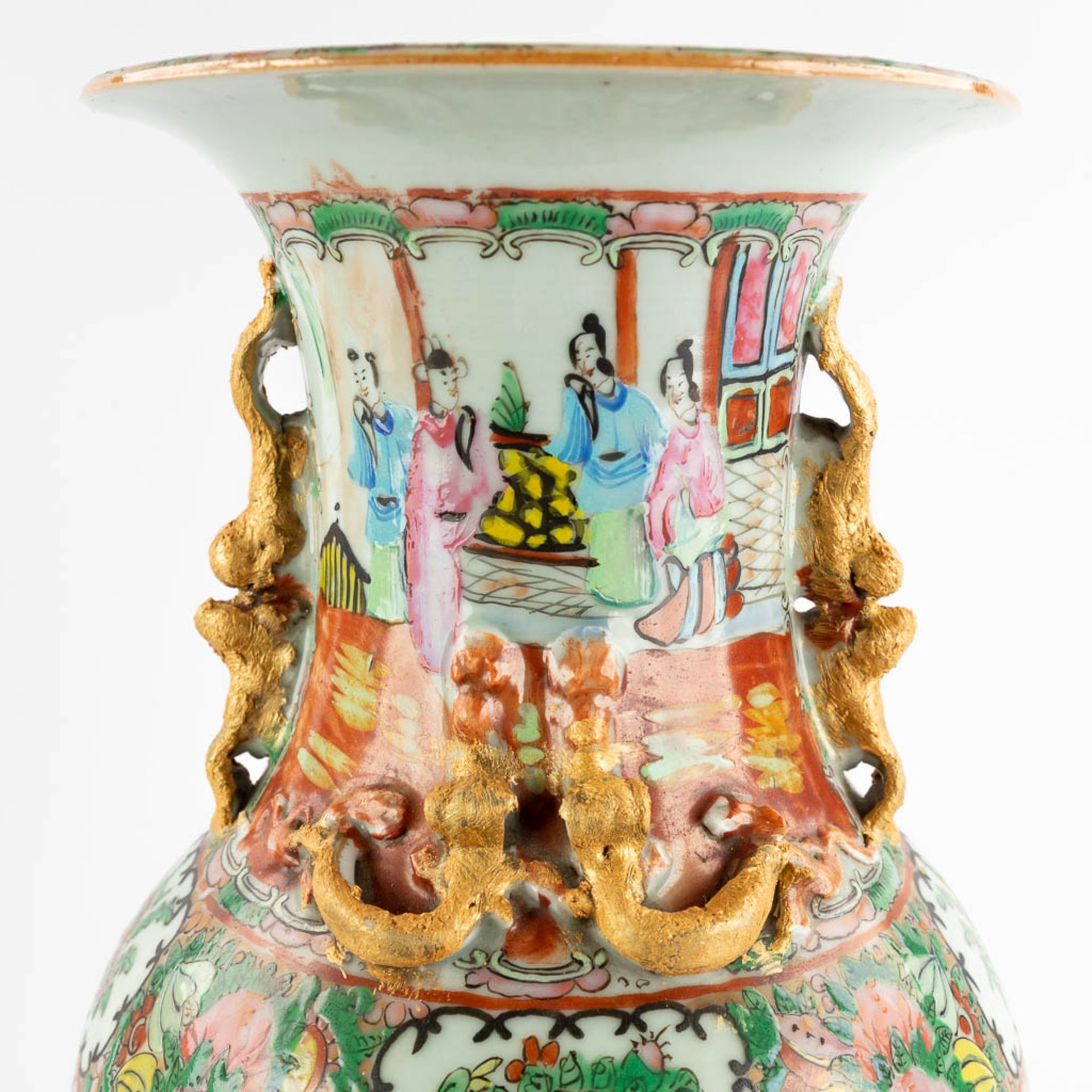 Two Chinese Canton vases, 19th/20th C. (H:45 x D:20 cm) - Image 8 of 14