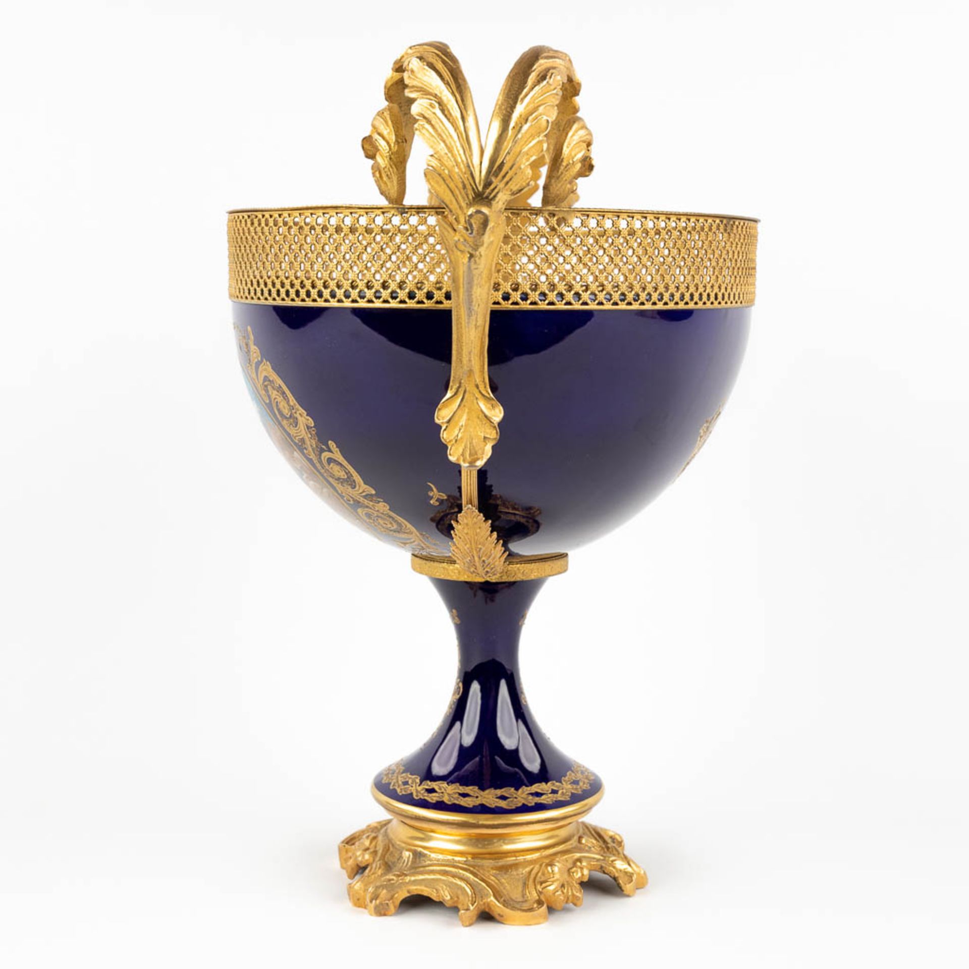 Sèvres, a bowl on a stand, mounted with bronze and hand-painted flower decor. 20th C. (D:24 x W:44 x - Image 6 of 15