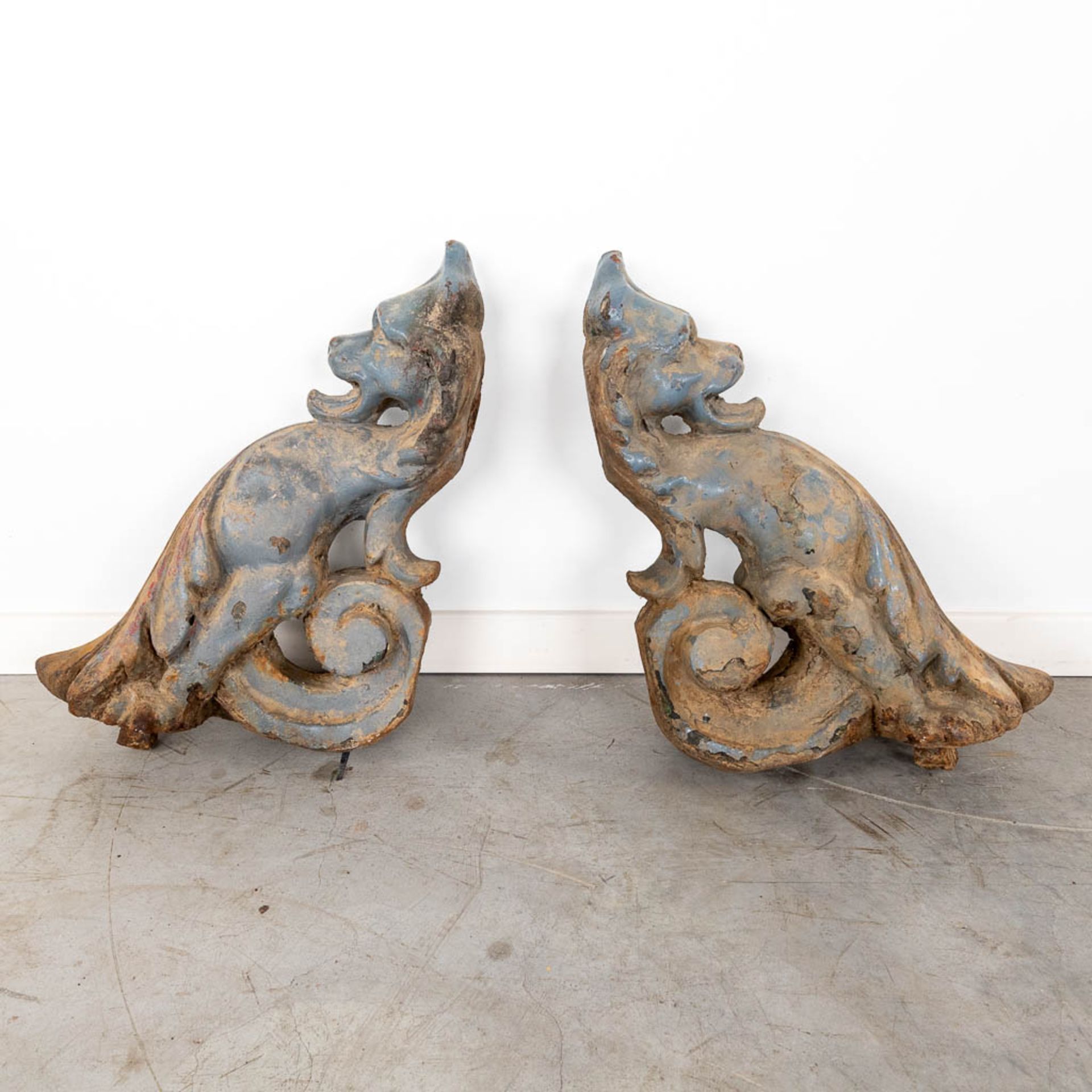 Two 'Chasses-Roues', wall protectors for carriage wheels, patinated cast iron. 19th C. (W:36 x H:47