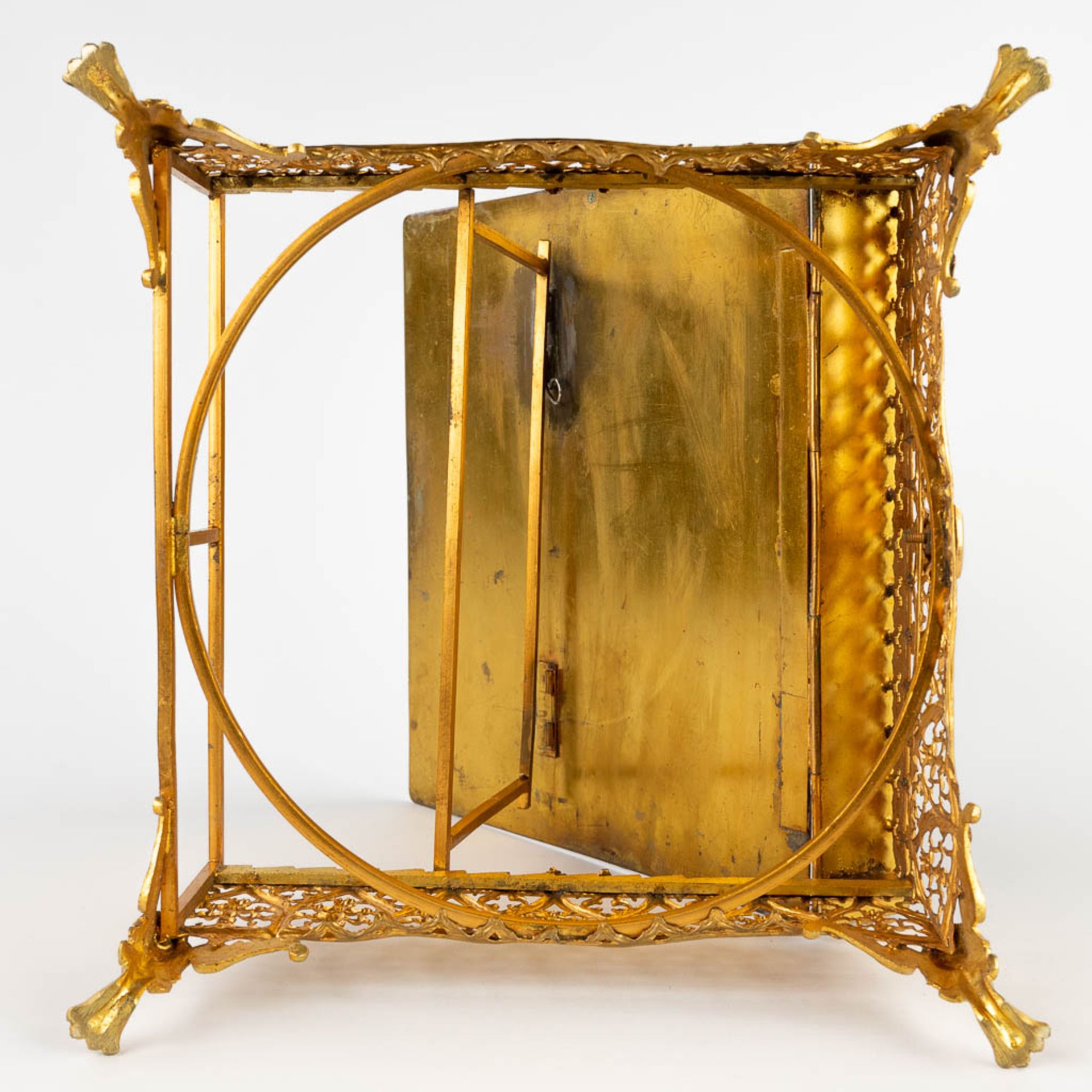A small lectern, brass in a gothic revival style. 19th C. (D:25 x W:25 x H:27 cm) - Image 13 of 13
