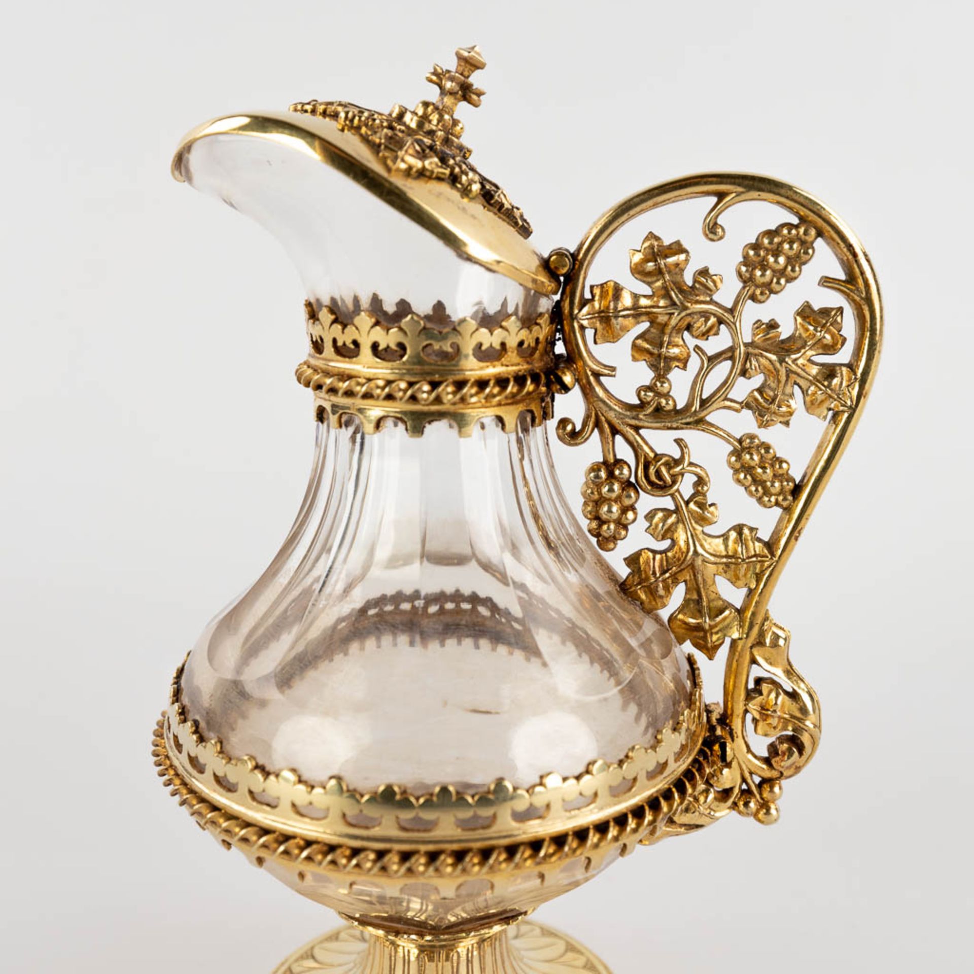 A set of wine and water cruets, gilt silver in the original case. Probably Bourdon, 19th C. (D:15,5  - Bild 12 aus 15