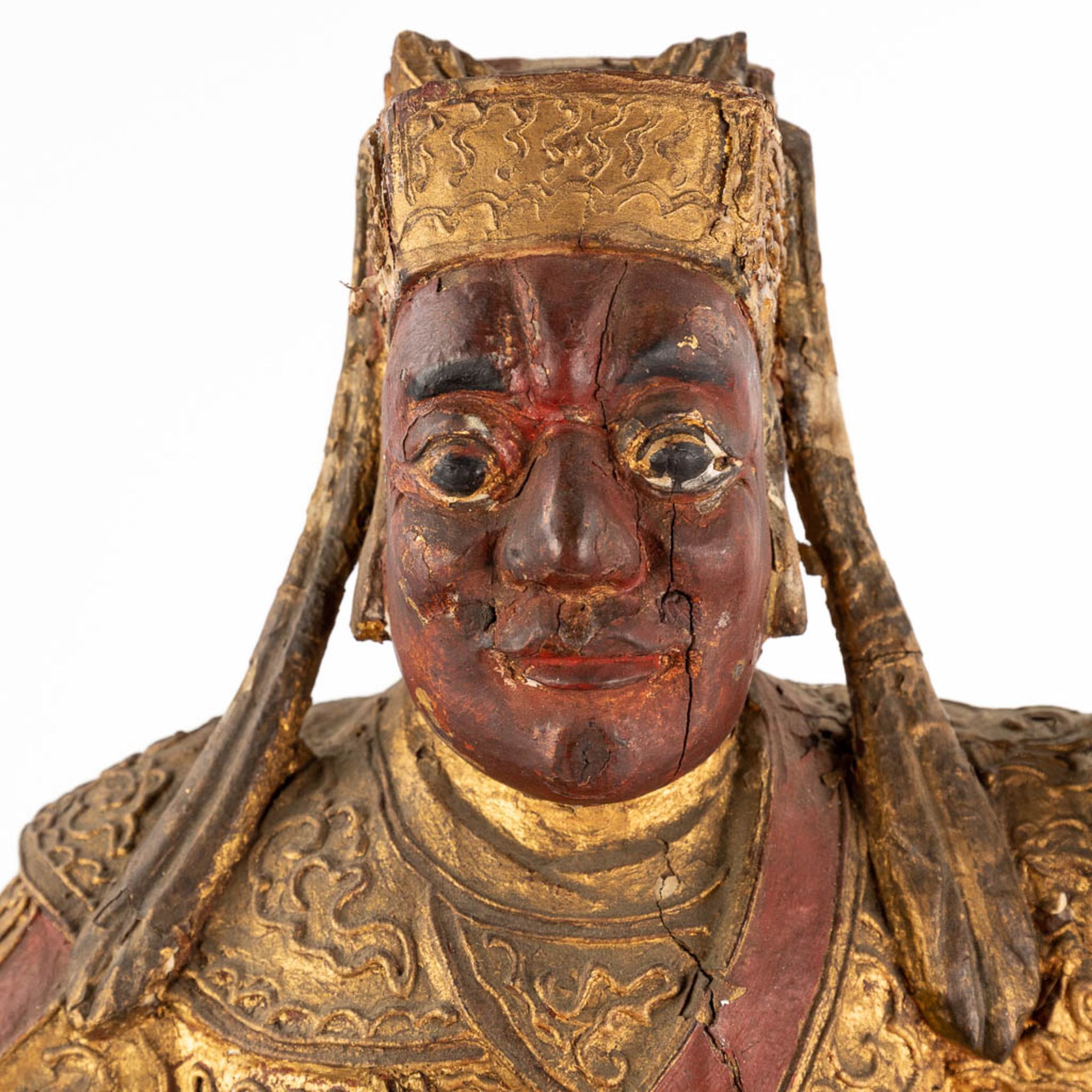 A Chinese antique figurine of a warrior, gilt and polychrome wood sculpture, 18th/19th C. (D:20 x W: - Bild 7 aus 19